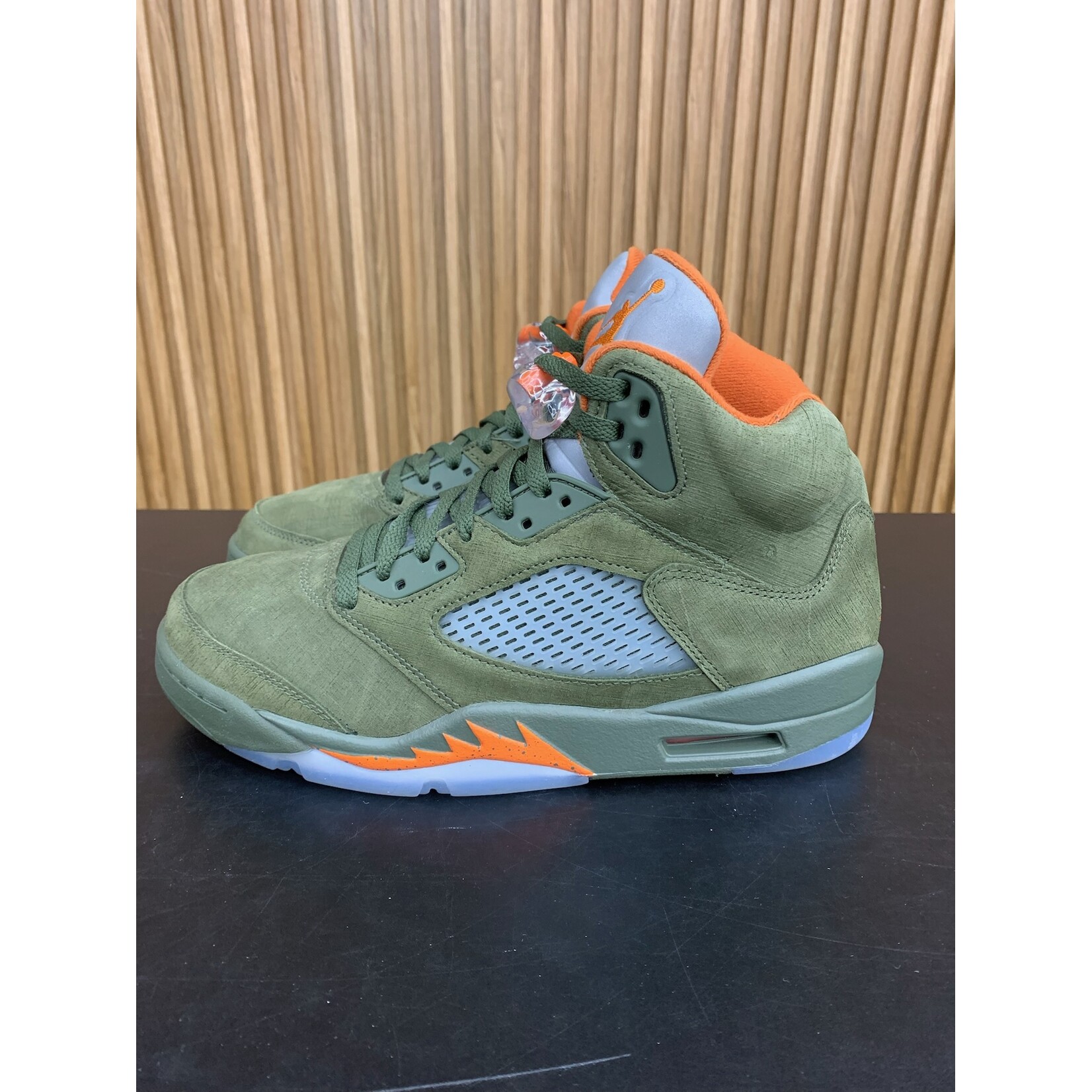 Jordan Jordan 5 Retro Olive (2024) Size 9, PREOWNED NO BOX*