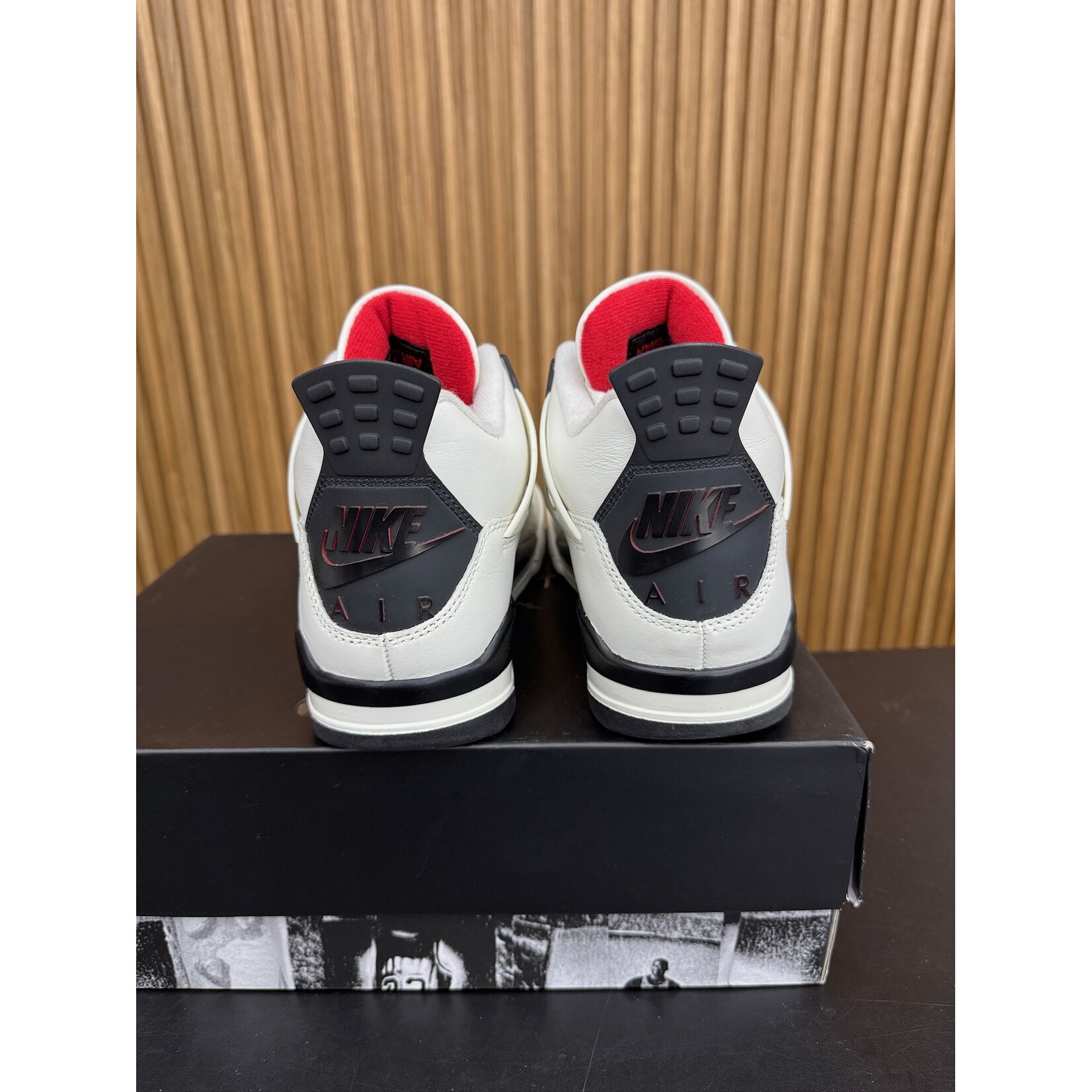 Jordan Jordan 4 Retro Flight Club Size 9, PREOWNED*