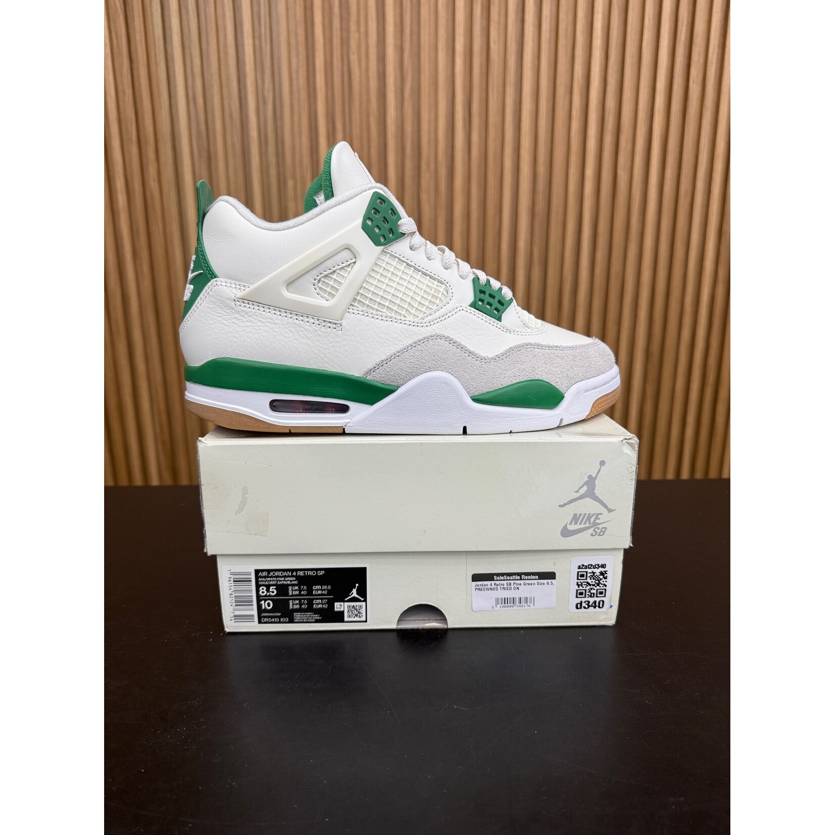 Jordan Jordan 4 Retro SB Pine Green Size 8.5, PREOWNED TRIED ON*