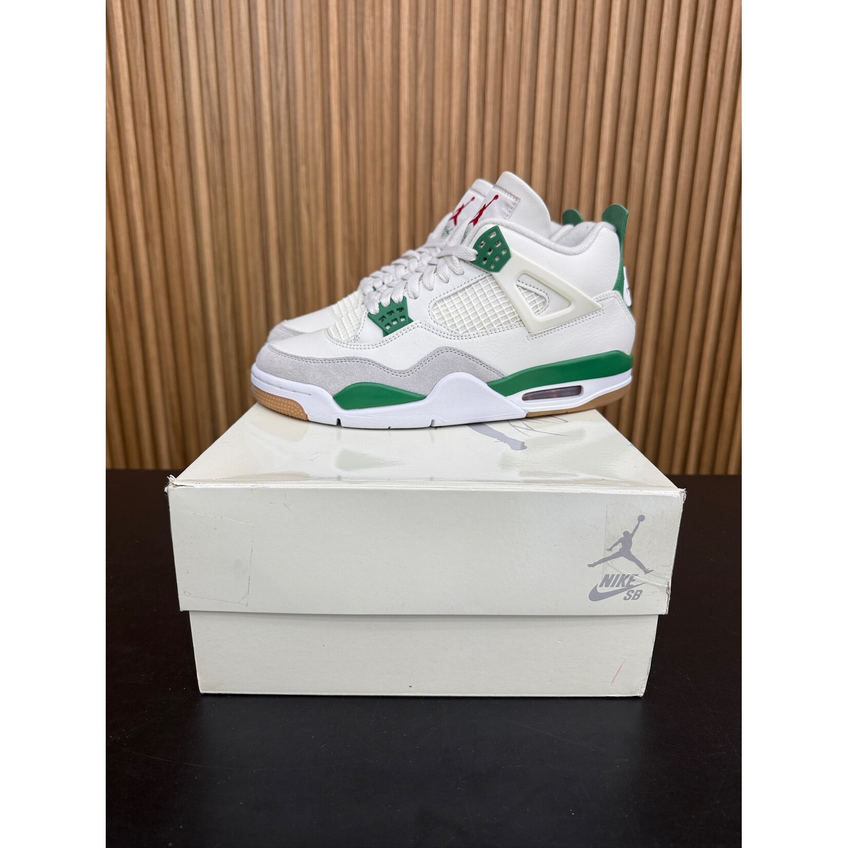 Jordan Jordan 4 Retro SB Pine Green Size 8.5, PREOWNED TRIED ON*