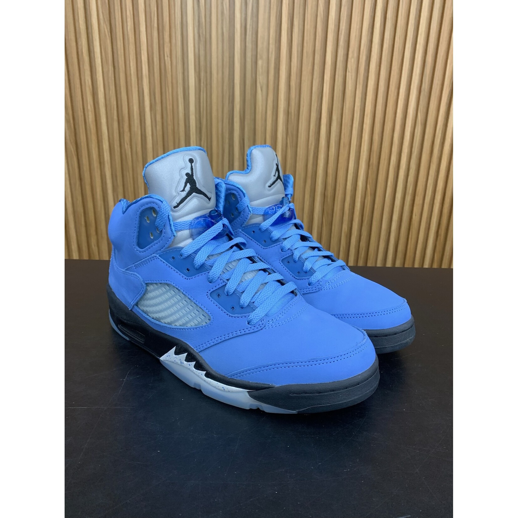 Jordan Jordan 5 Retro UNC University Blue Size 9.5, PREOWNED NO BOX*