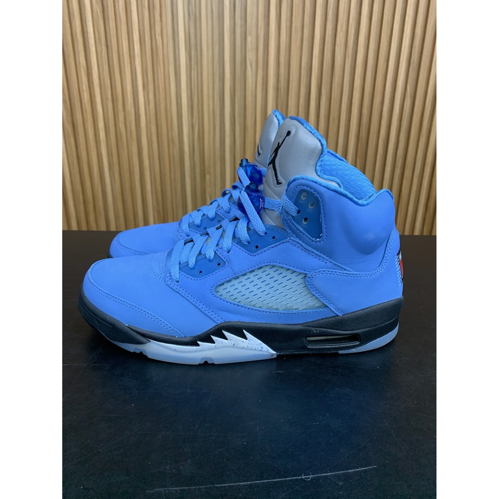 Jordan Jordan 5 Retro UNC University Blue Size 9.5, PREOWNED NO BOX*