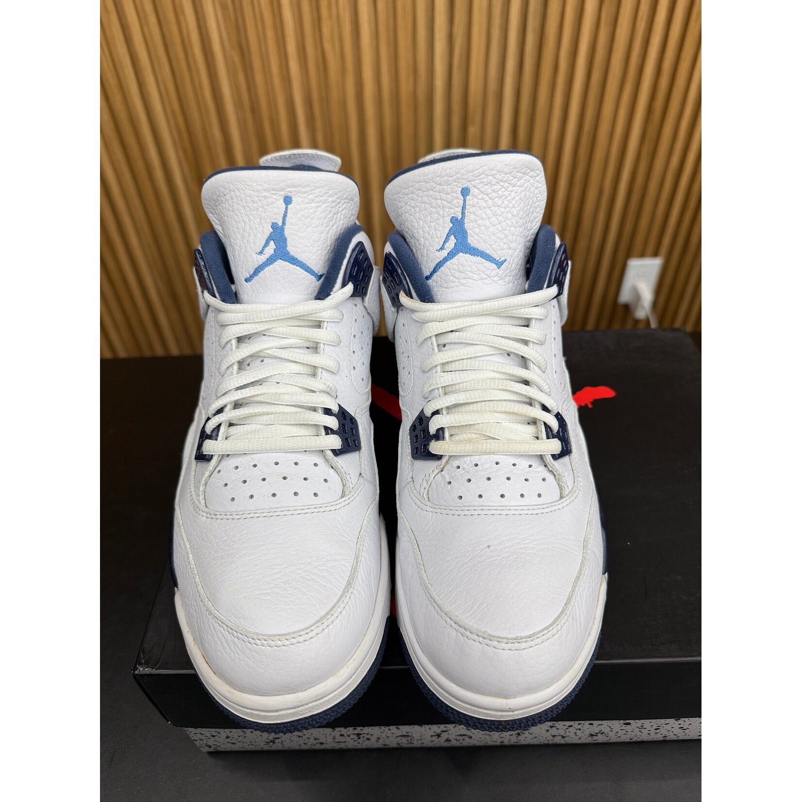 Jordan Jordan 4 Retro Columbia (2015) Size 10.5, PREOWNED*