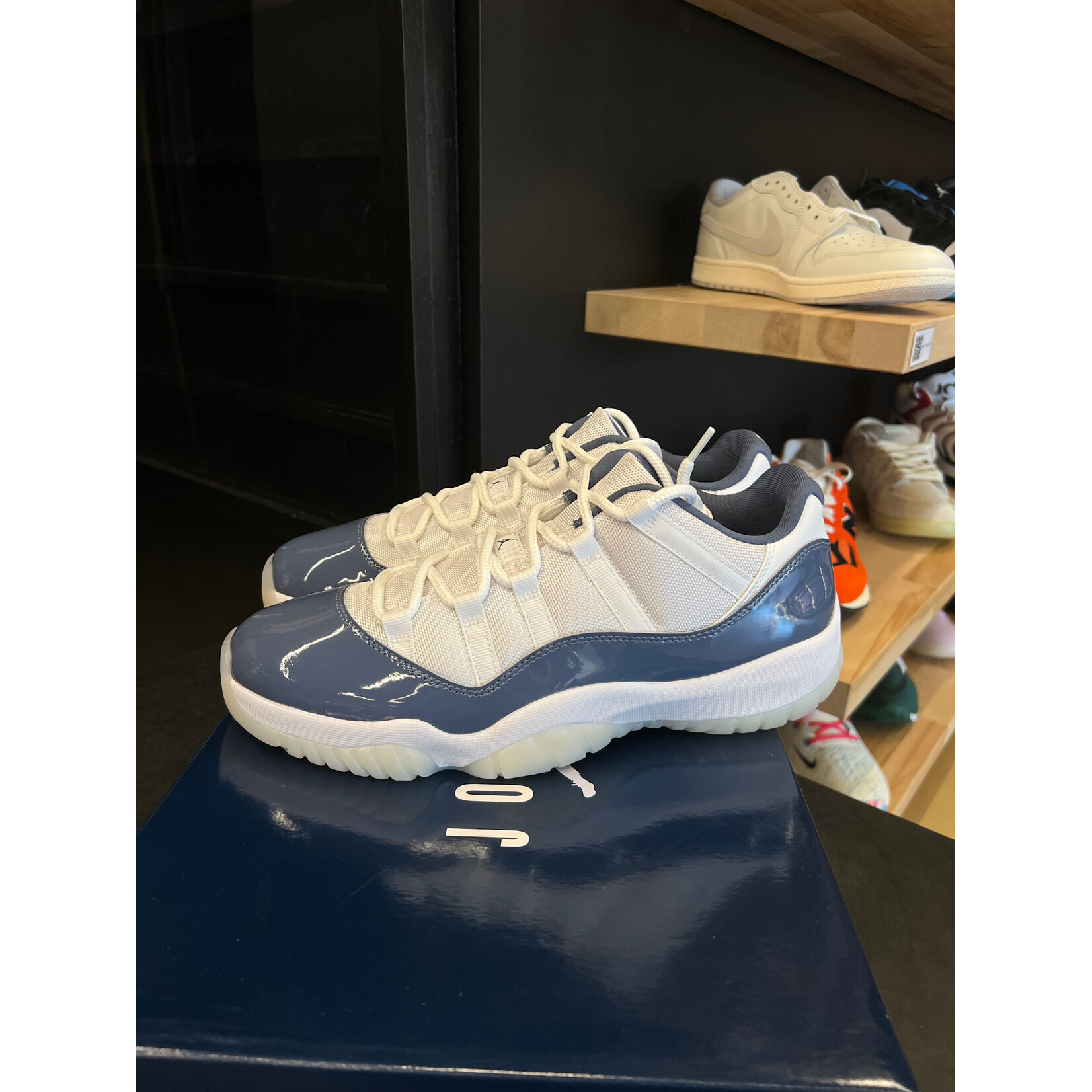 Jordan Jordan 11 Retro Low Diffused Blue Size 12, PREOWNED