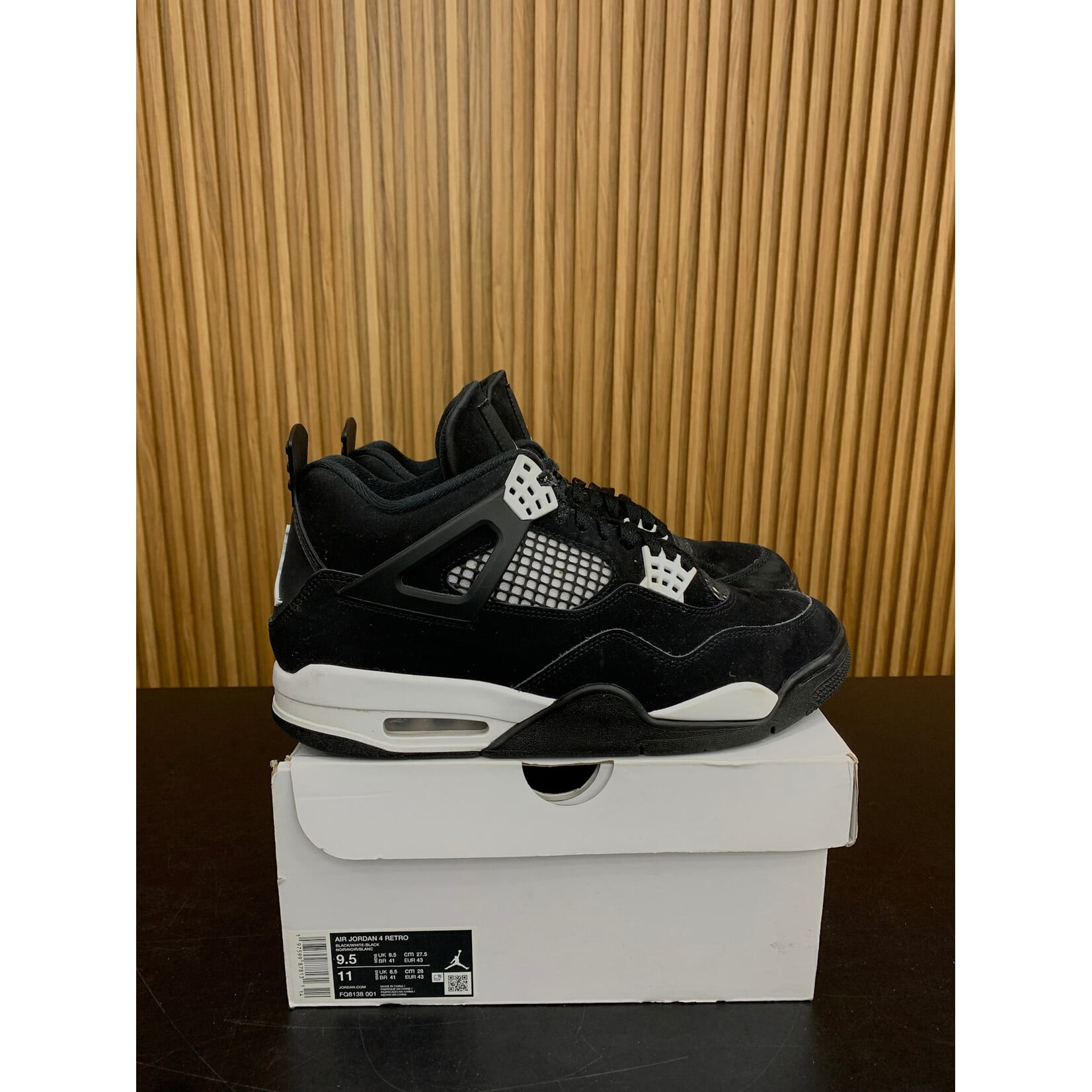 Jordan Jordan 4 Retro White Thunder Size 9.5, PREOWNED