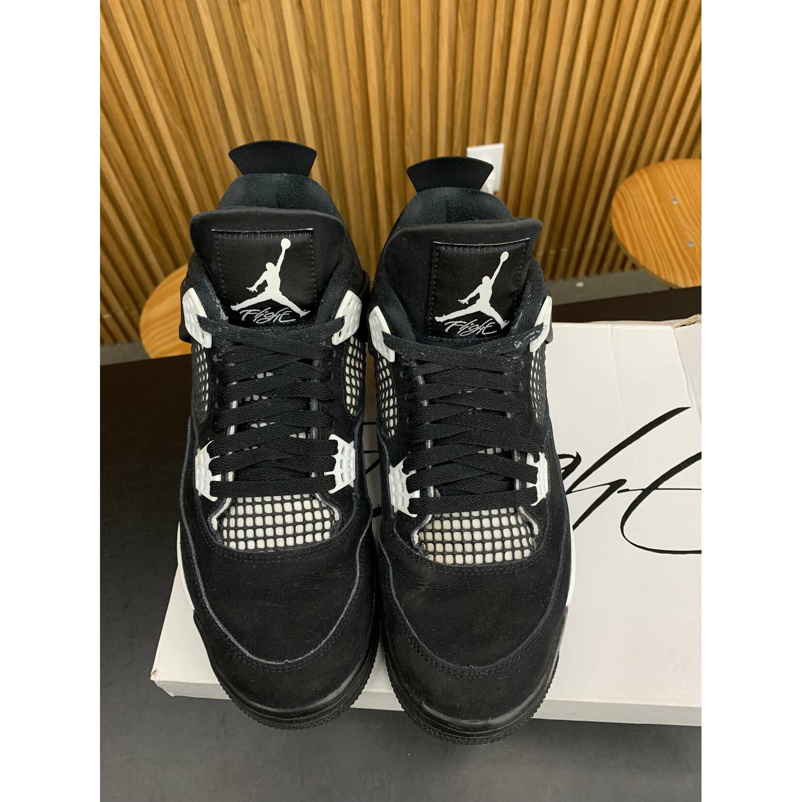 Jordan Jordan 4 Retro White Thunder Size 9.5, PREOWNED