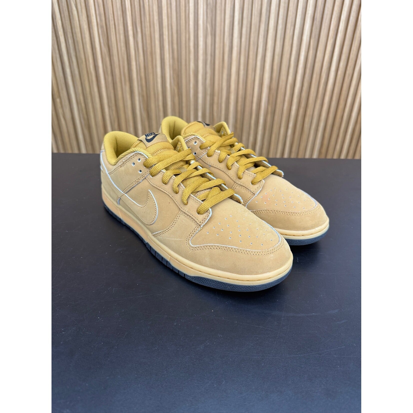 Nike Nike Dunk Low Retro SE Wheat Gum Size 12, PREOWNED NO BOX
