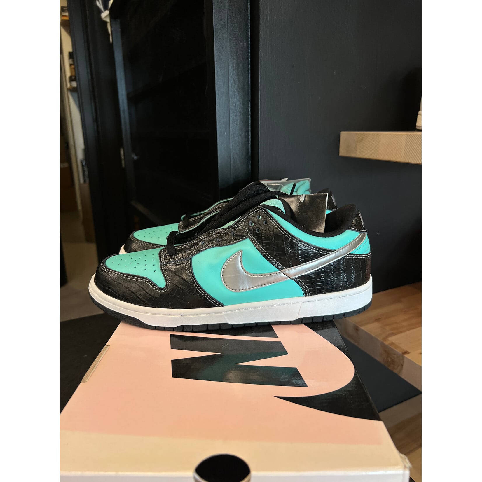Nike Nike SB Dunk Low Diamond Supply Co. Size 10.5, DS BRAND NEW