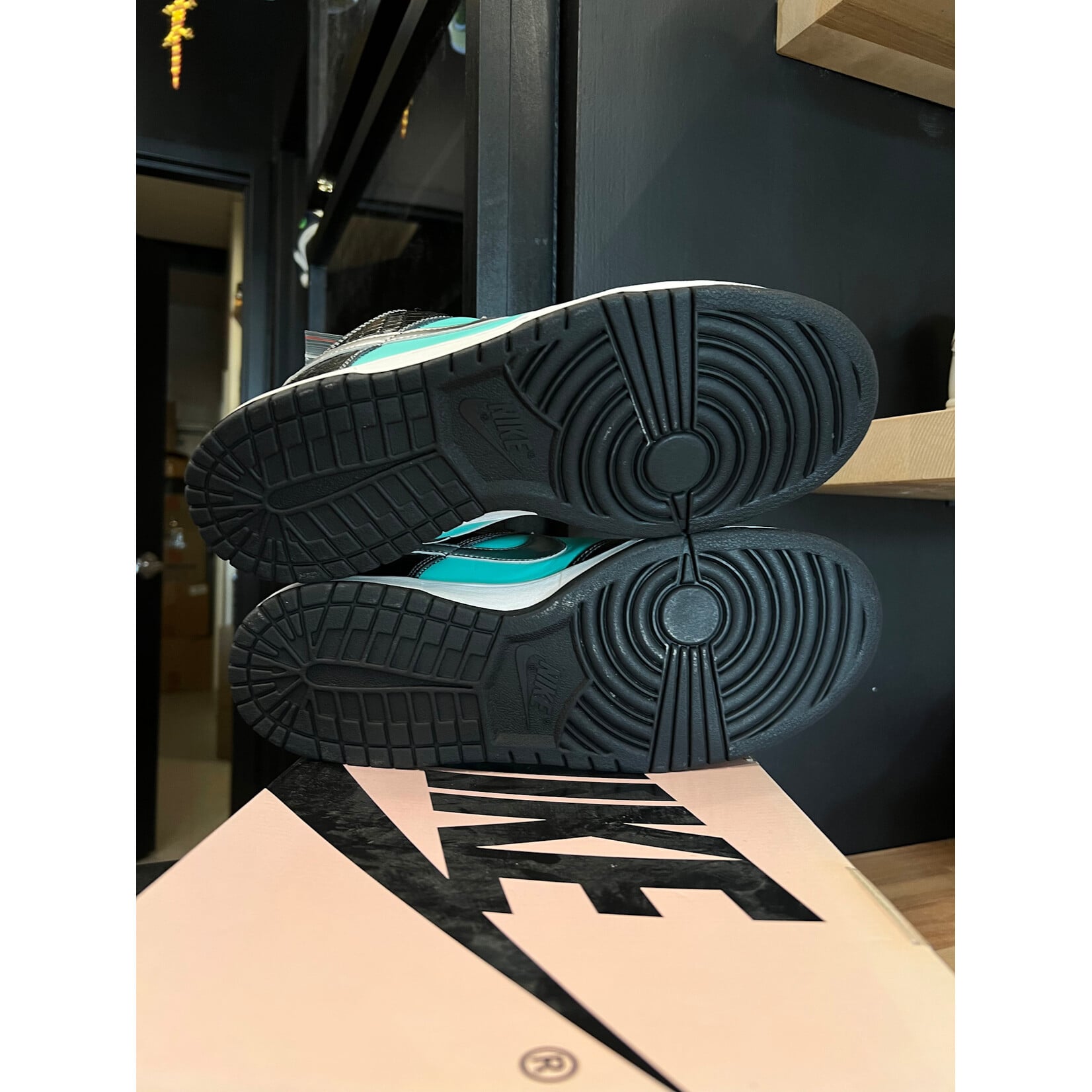 Nike Nike SB Dunk Low Diamond Supply Co. Size 10.5, DS BRAND NEW