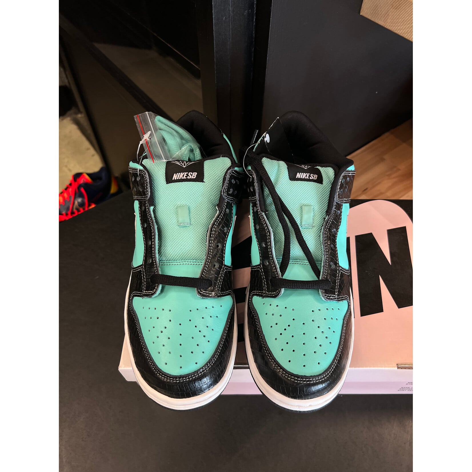 Nike Nike SB Dunk Low Diamond Supply Co. Size 10.5, DS BRAND NEW