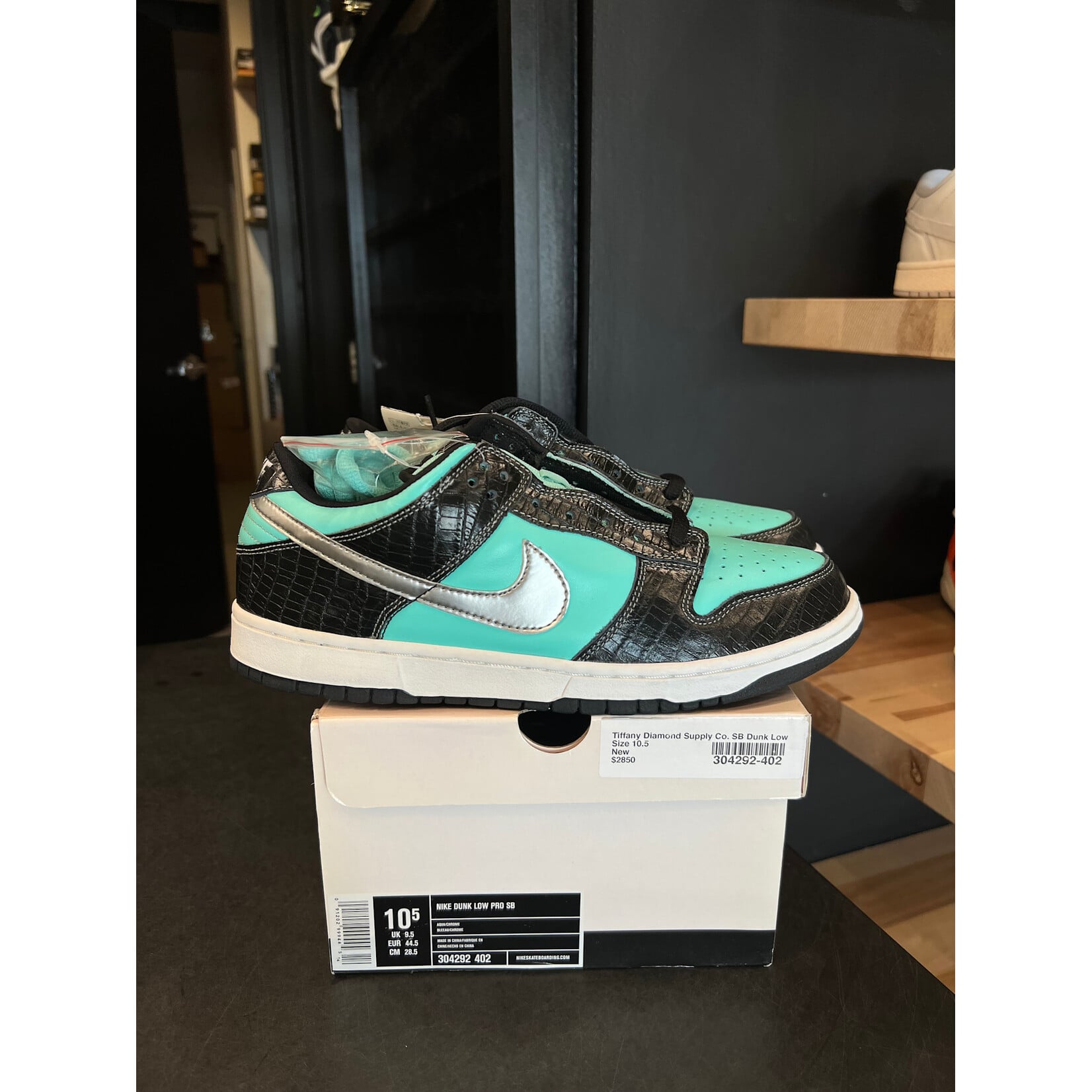 Nike Nike SB Dunk Low Diamond Supply Co. Size 10.5, DS BRAND NEW