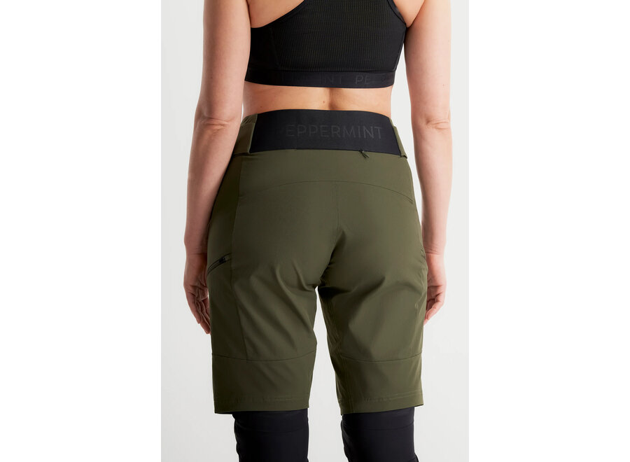 Signature Tech Short