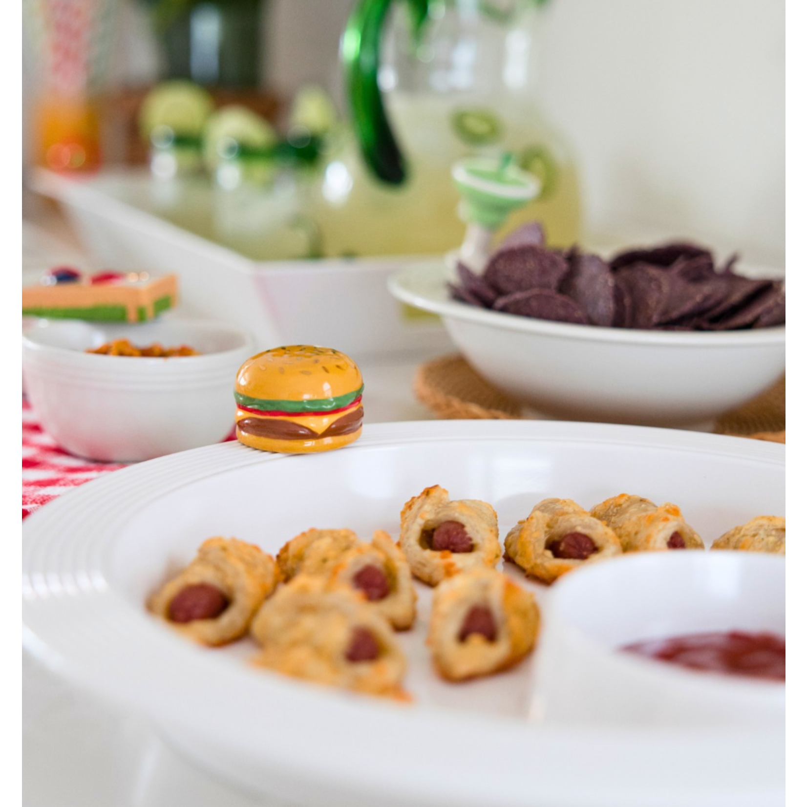 Nora Fleming for the bun of it (hamburger)