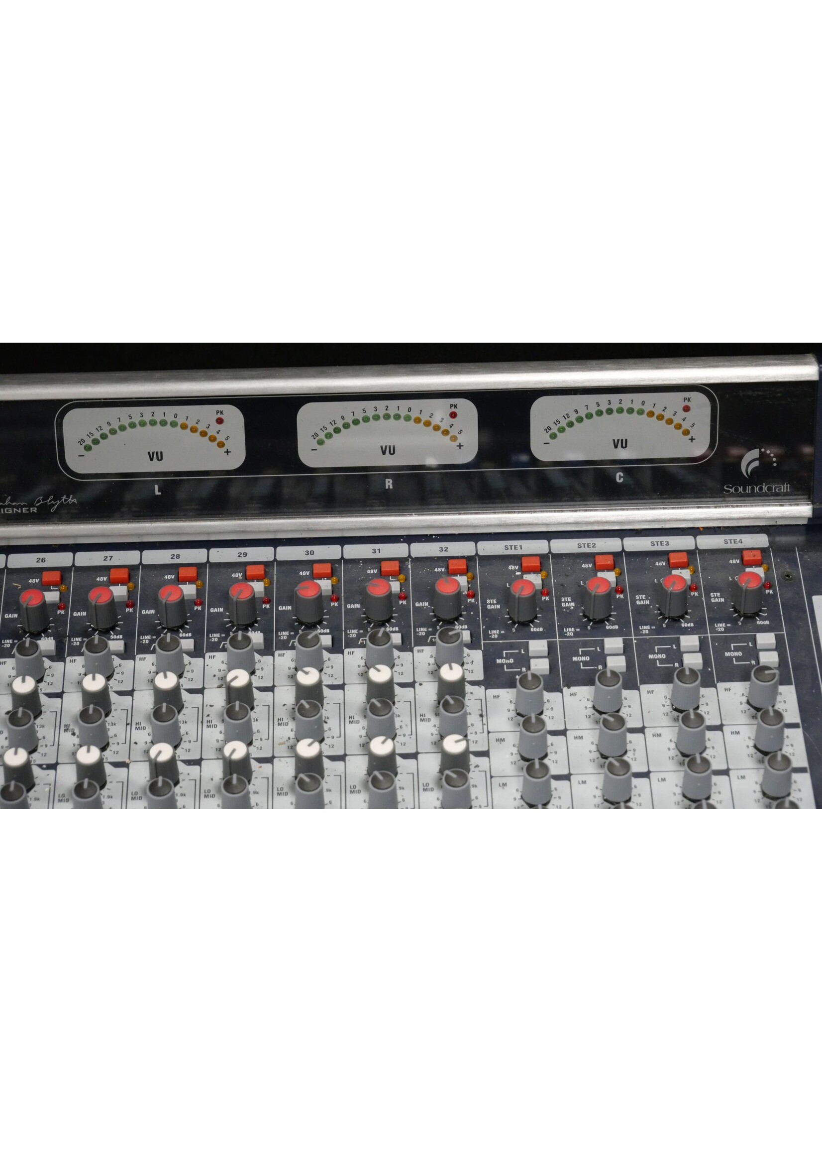 Soundcraft Soundcraft GB8 - 48 Mono, 4 Stereo Live Sound / Recording Console w/ Flight Case
