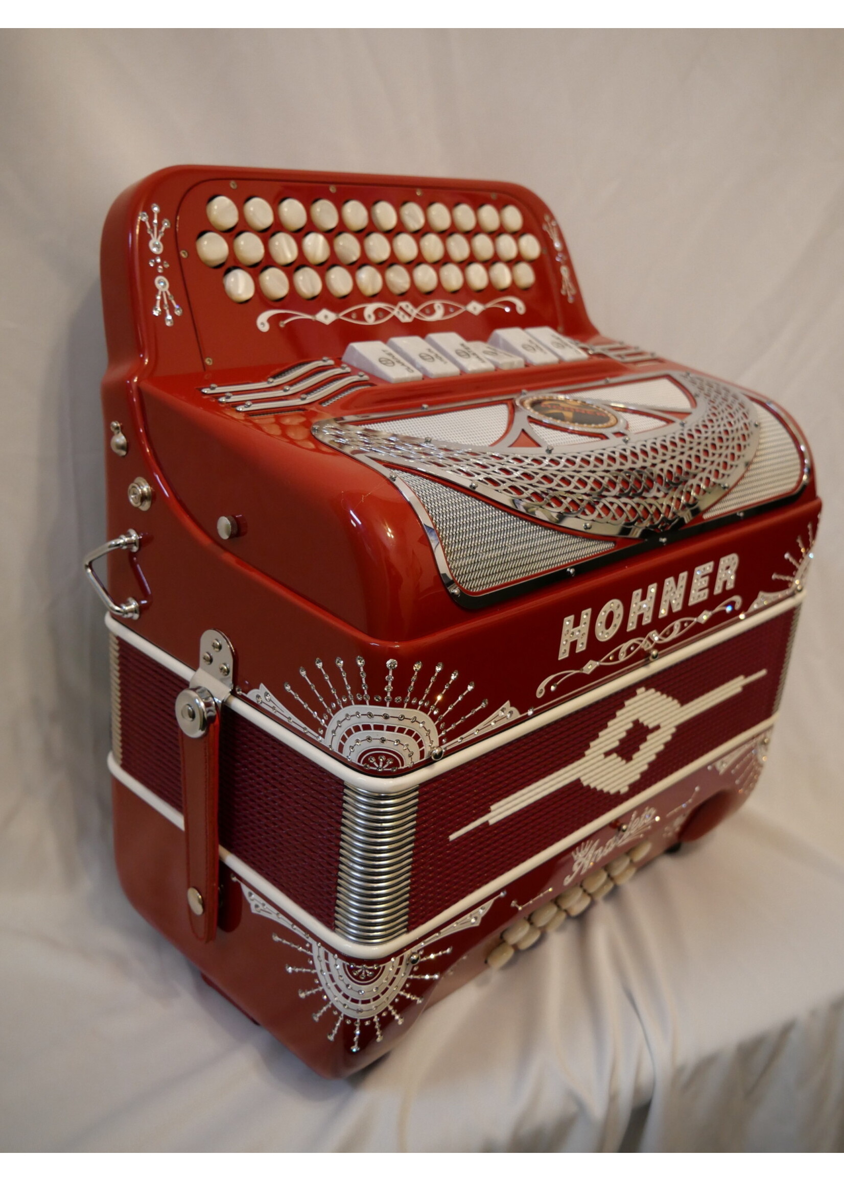 Hohner Hohner Anacleto Rey del Norte TTS FBbEb/GCF Two-Tone Compact Accordion Red w/ White Buttons