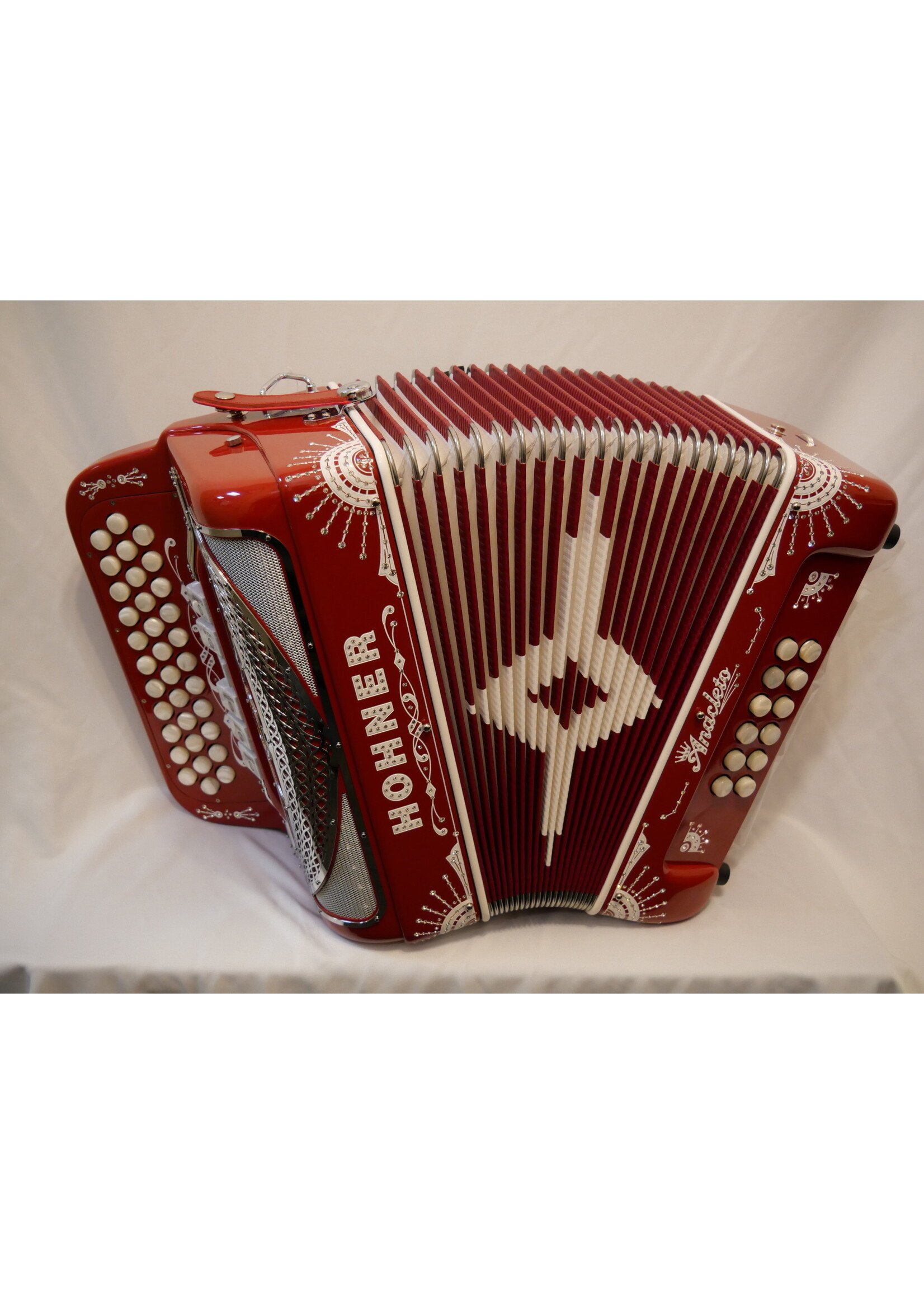 Hohner Hohner Anacleto Rey del Norte TTS FBbEb/GCF Two-Tone Compact Accordion Red w/ White Buttons