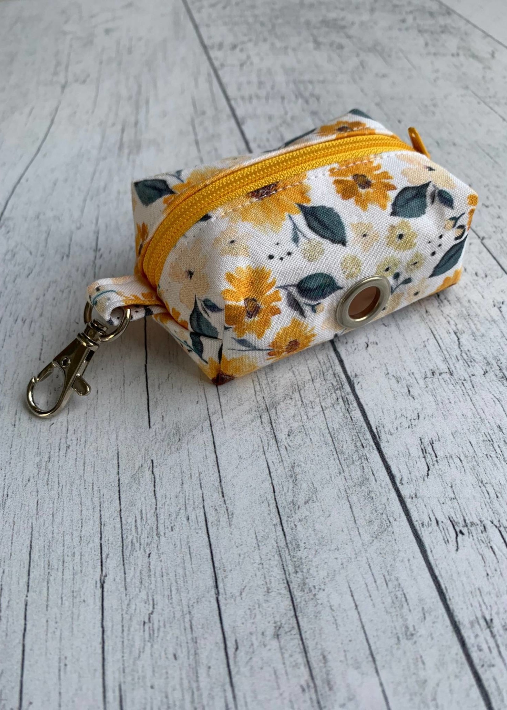 Distributeur de sac à caca