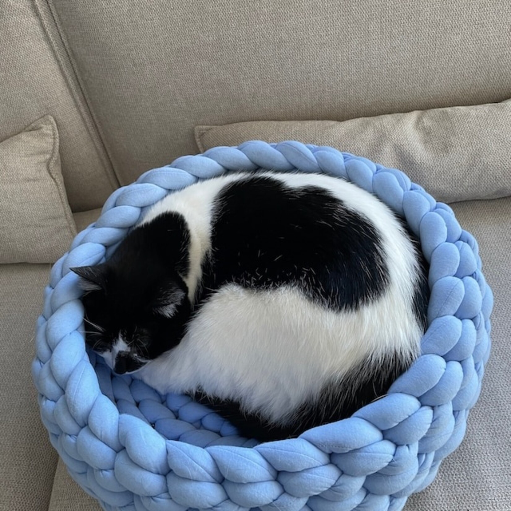 Basket for small dogs or cats | Handmade artisan basket made in Quebec