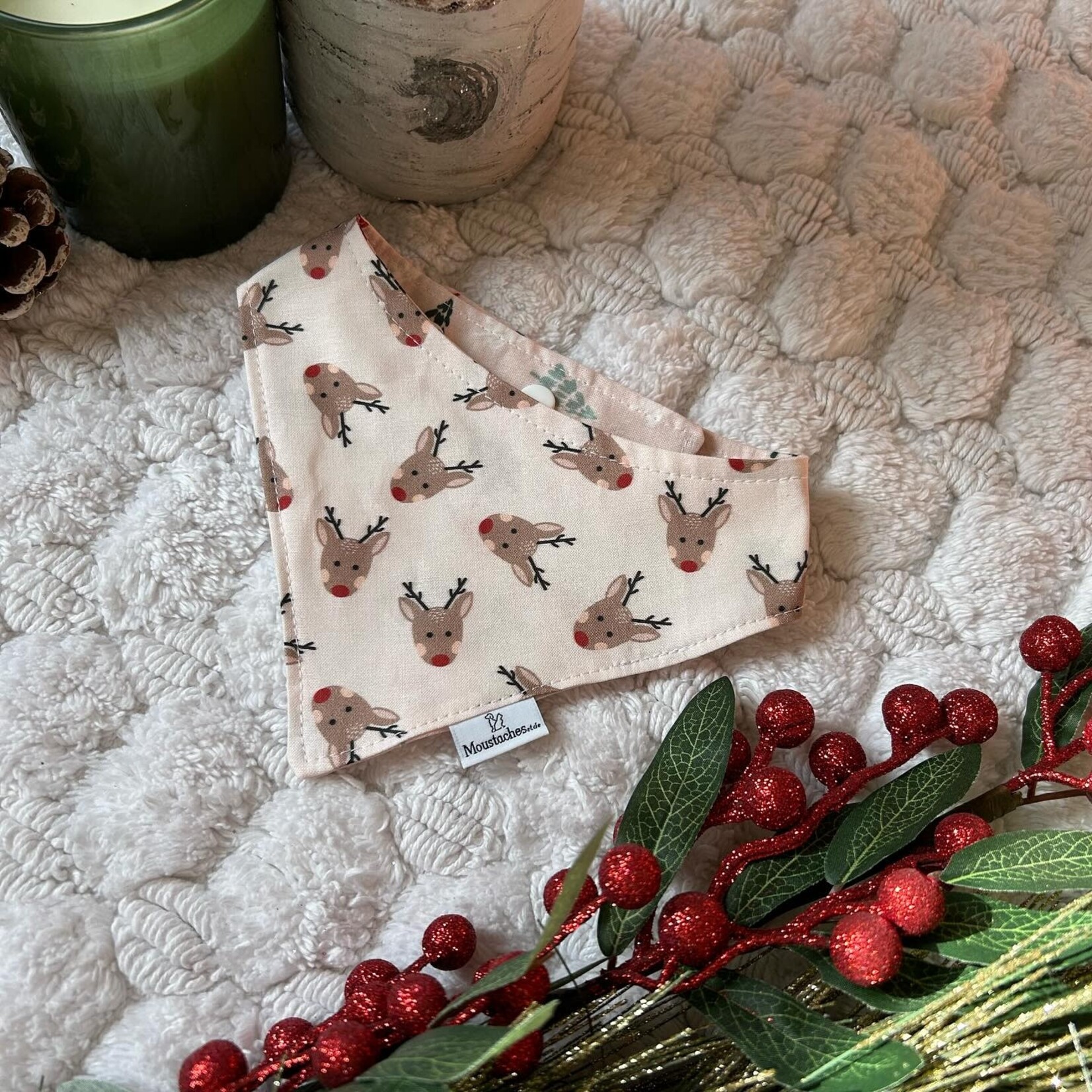 Foulard réversible de Noël pour chien et chat – création québécoise !