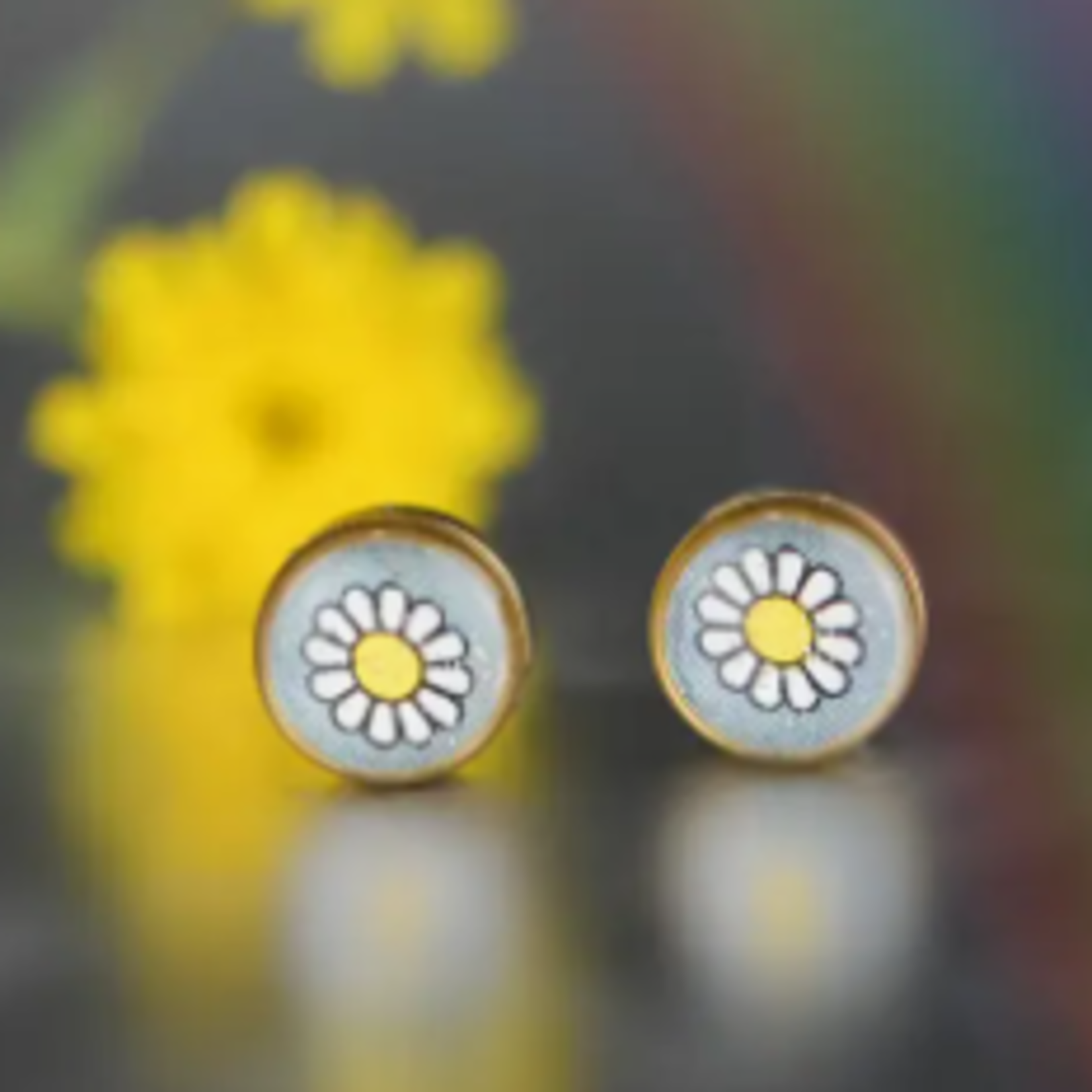 Lima Bean Daisy Stud Earring