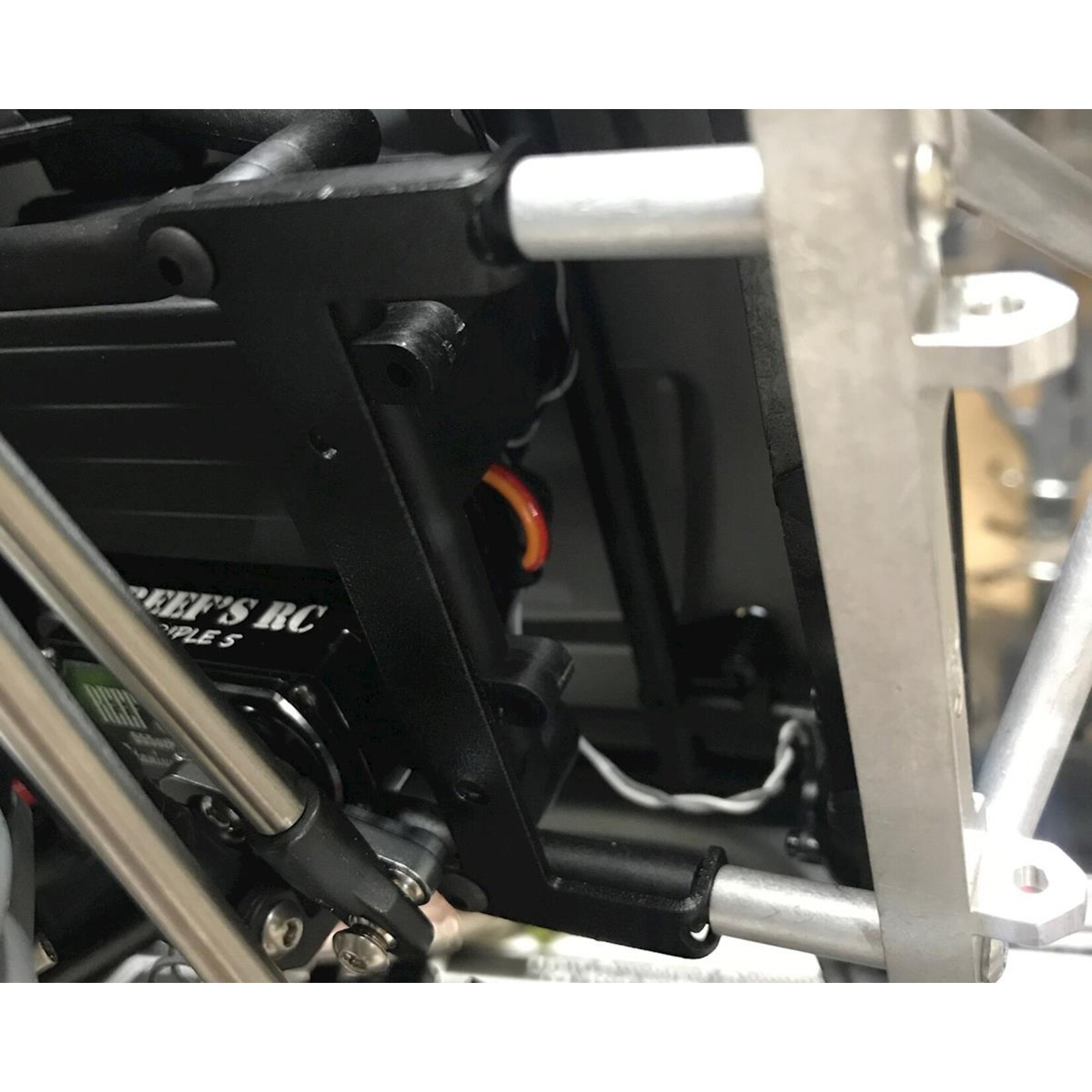 Reefs RC #REEFS40 Reefs RC 1.9" Axial Wraith Front Brace