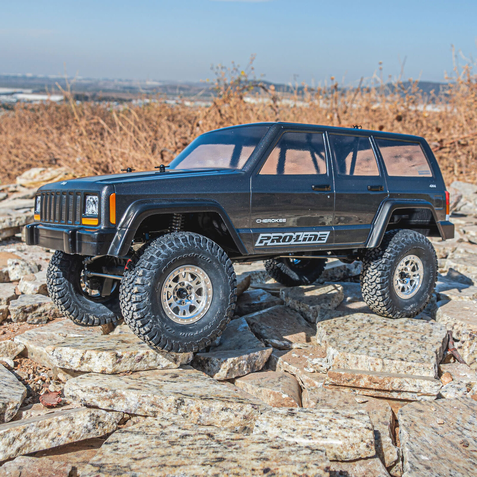 Pro-Line #PRO363500 Pro-Line 1/10 2001 Jeep Cherokee Clear Body 12.3” (313mm) Wheelbase Crawlers