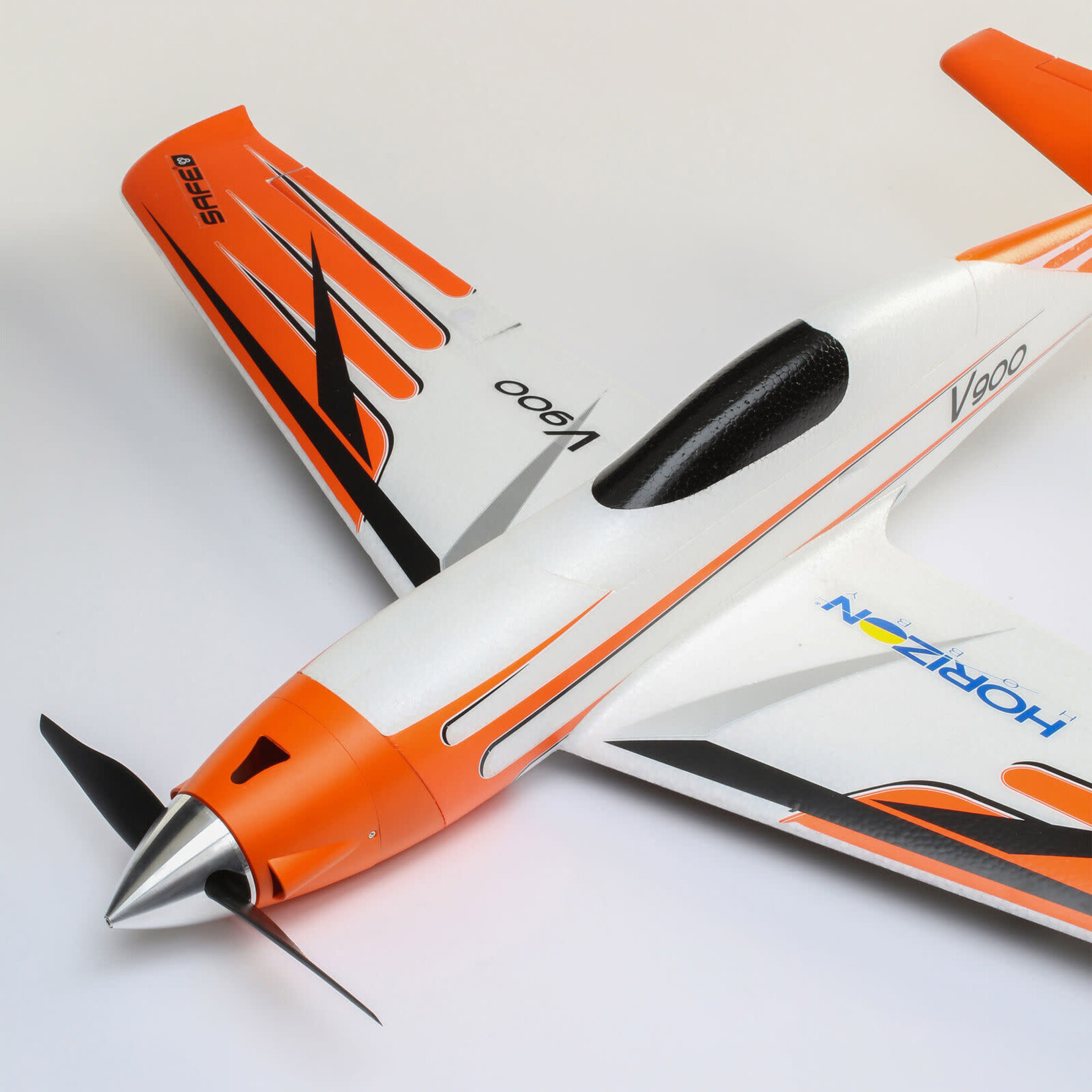 E-flite #EFL74500 E-flite V900 BNF Basic with AS3X and SAFE Select, 900mm