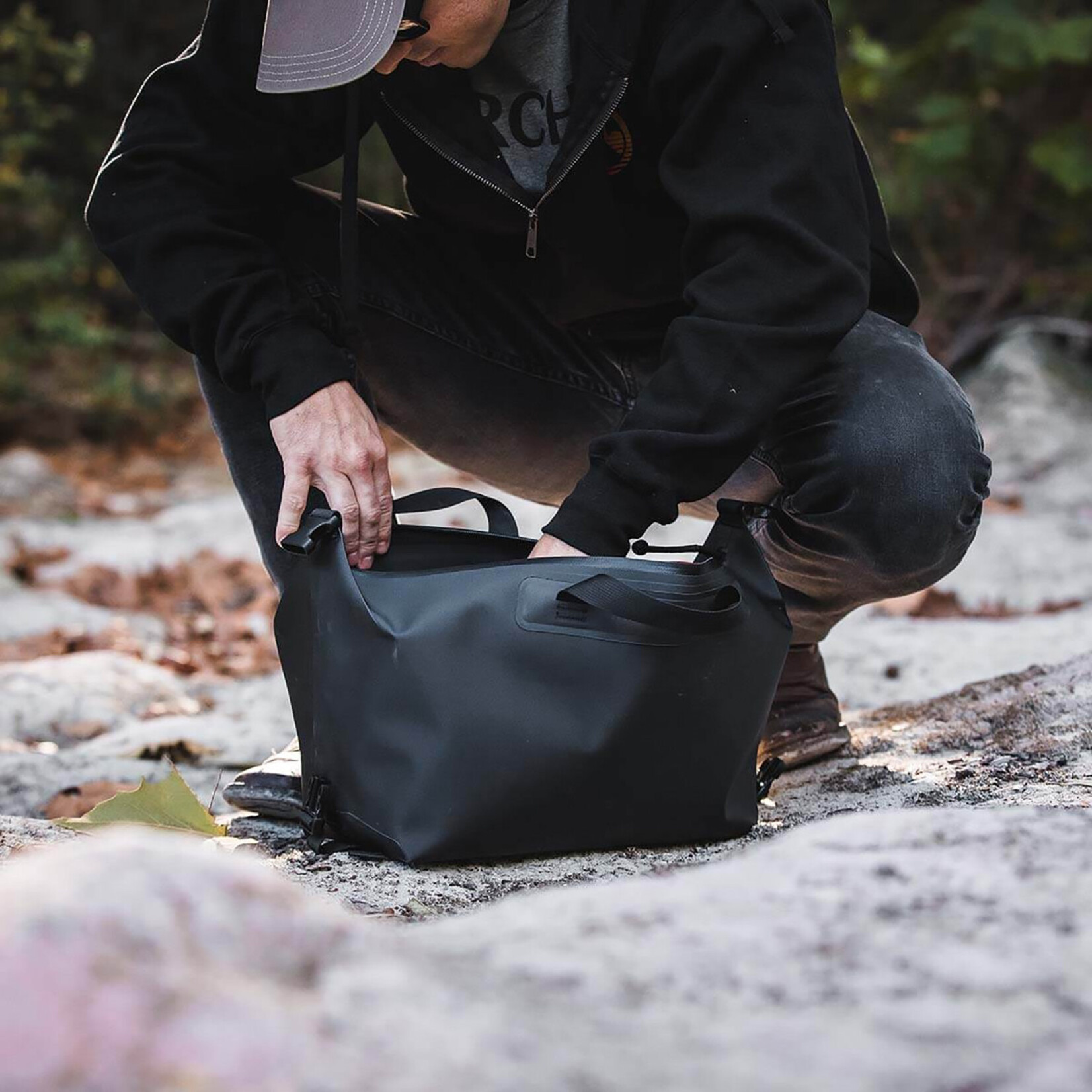 Magpul MAG1197001 DAKA Takeout 8.88 Liters Volume Made of Polymer with Black AntiSlip Texture Water Resistant Zippers