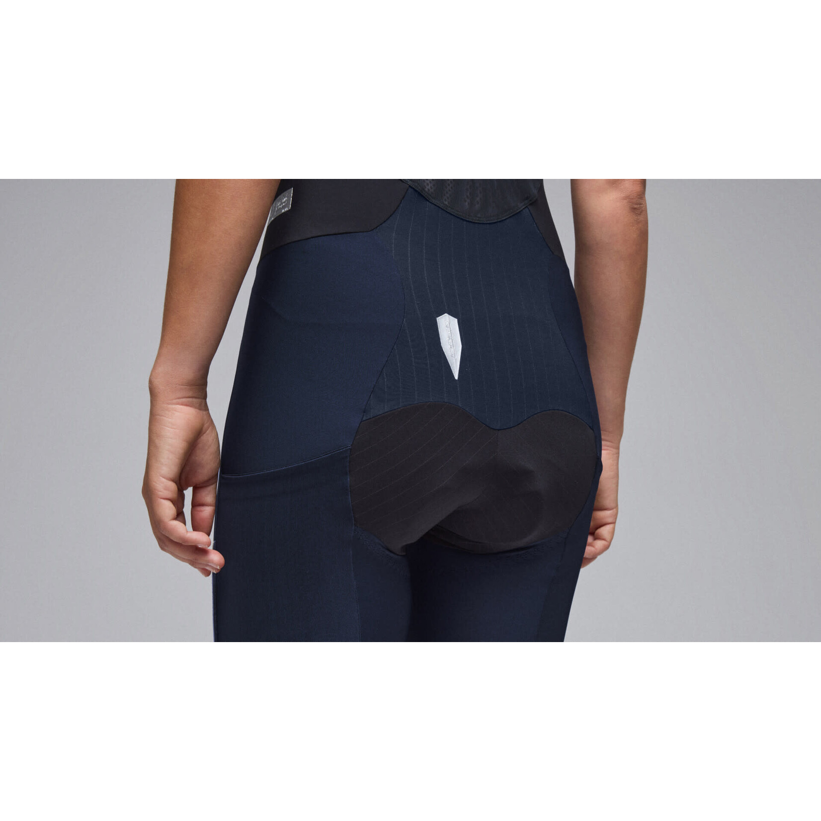 Q36.5 Adventure Cargo Bib Shorts Women