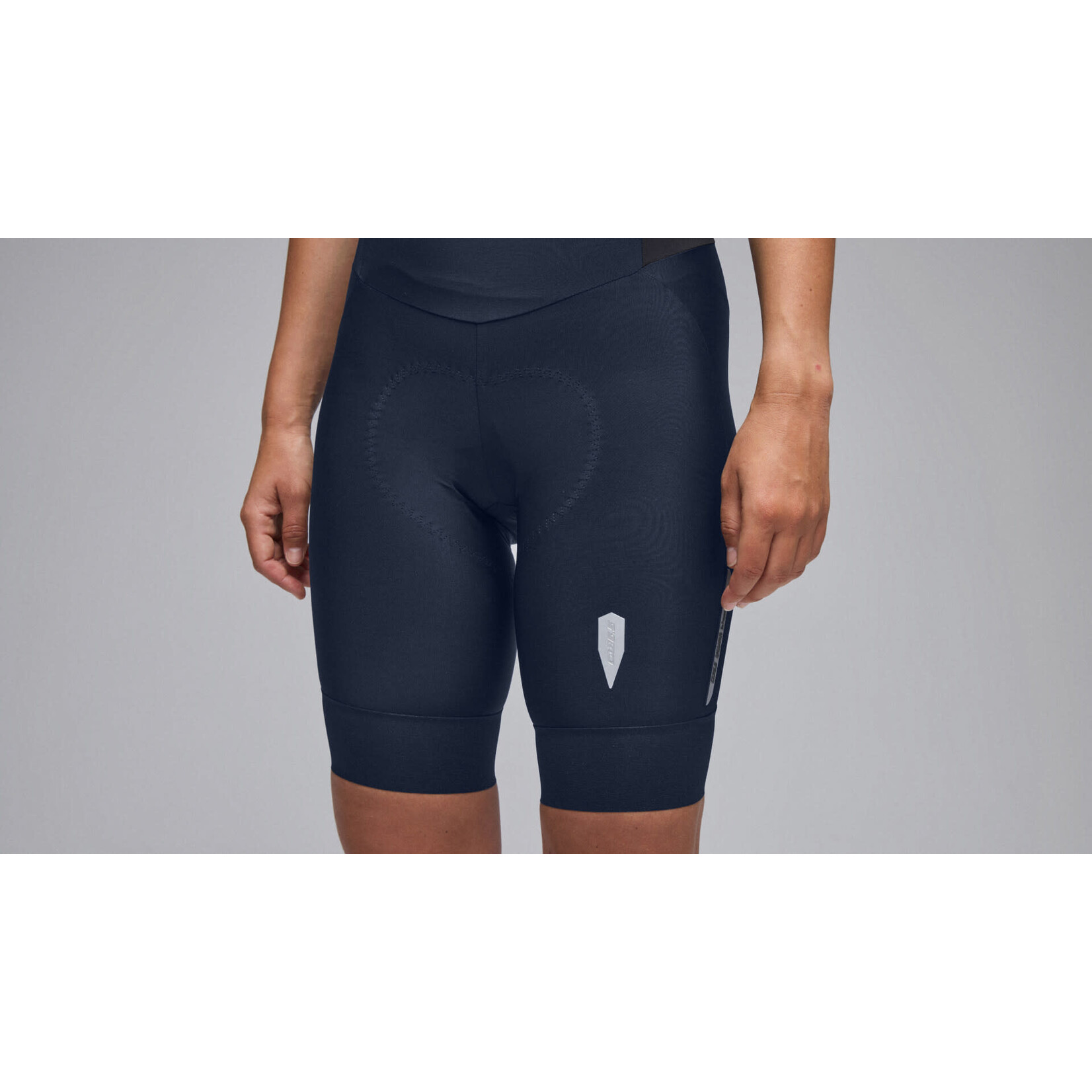 Q36.5 Adventure Cargo Bib Shorts Women