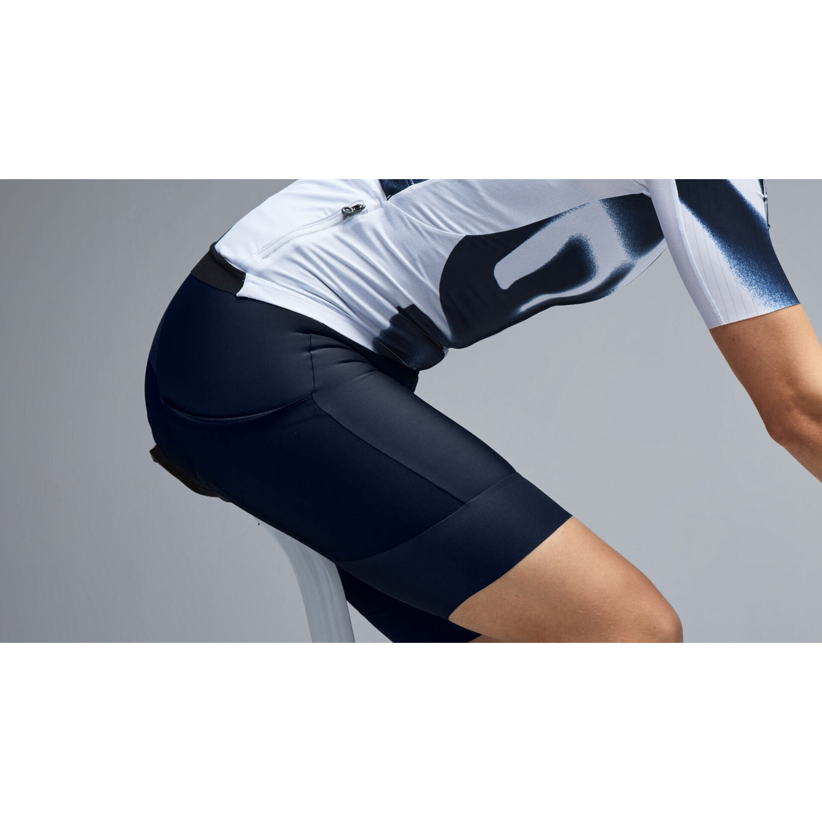 Q36.5 Adventure Cargo Bib Shorts Women