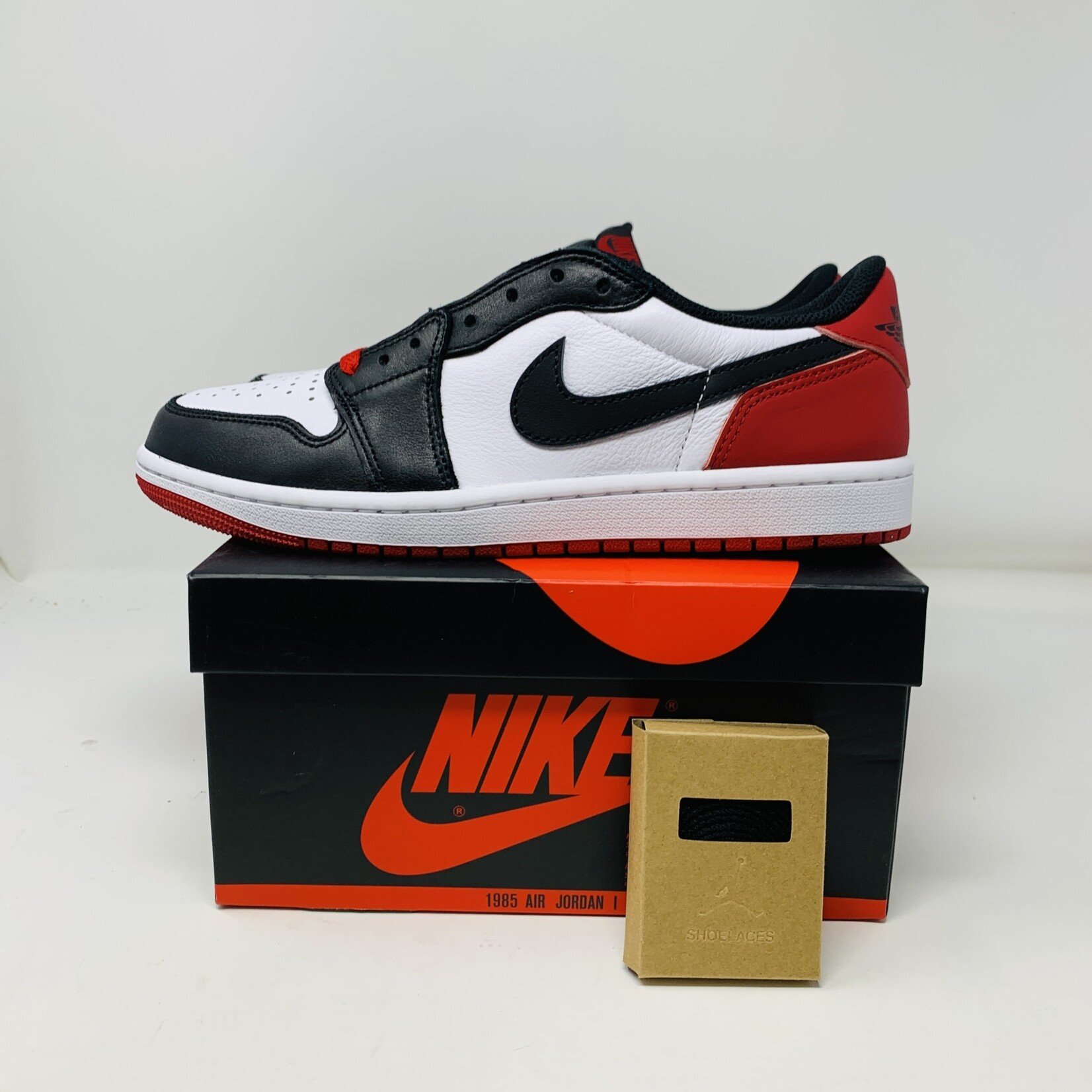 Jordan Jordan 1 Retro Low OG Black Toe (2023)