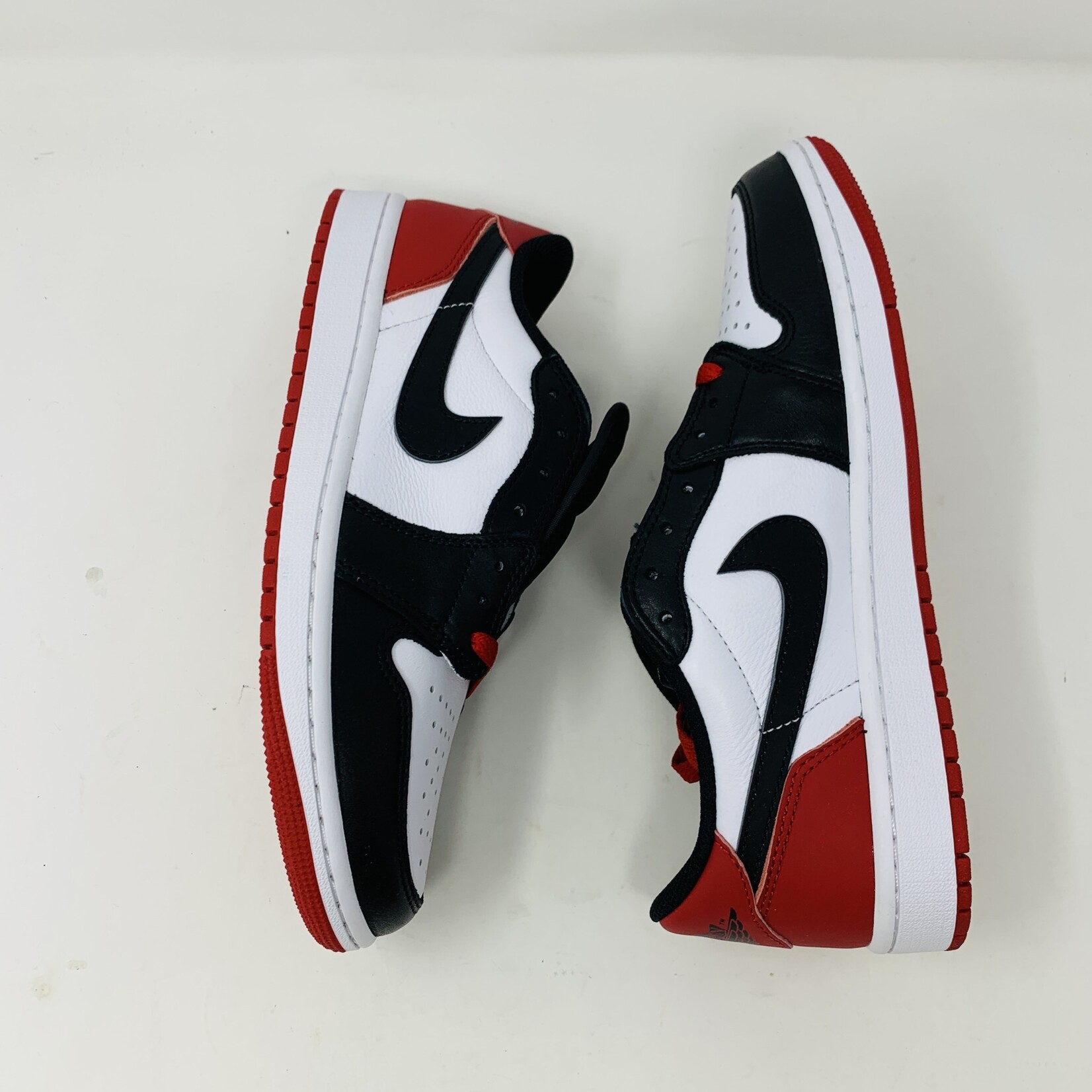 Jordan Jordan 1 Retro Low OG Black Toe (2023)