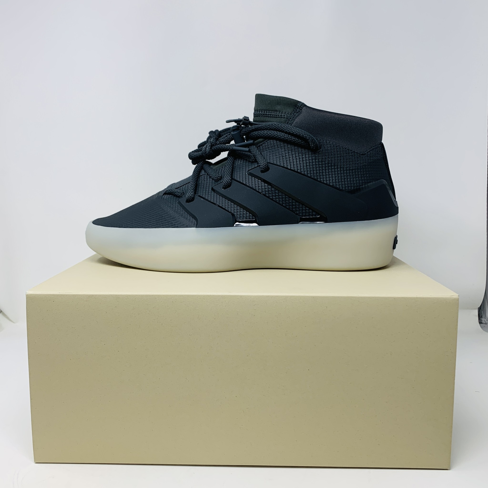 都内で 新品未使用 Fear of God adidas basketball 10