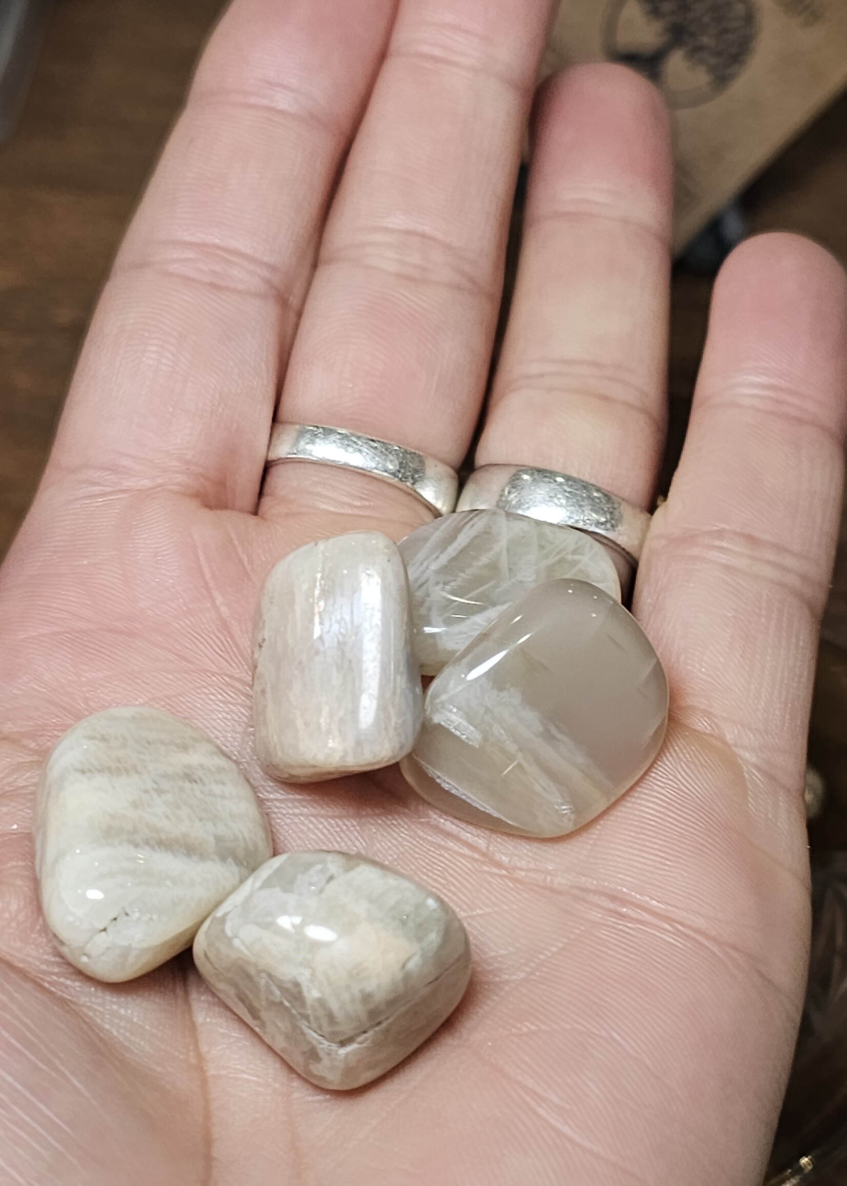 Moonstone Tumbled, Medium