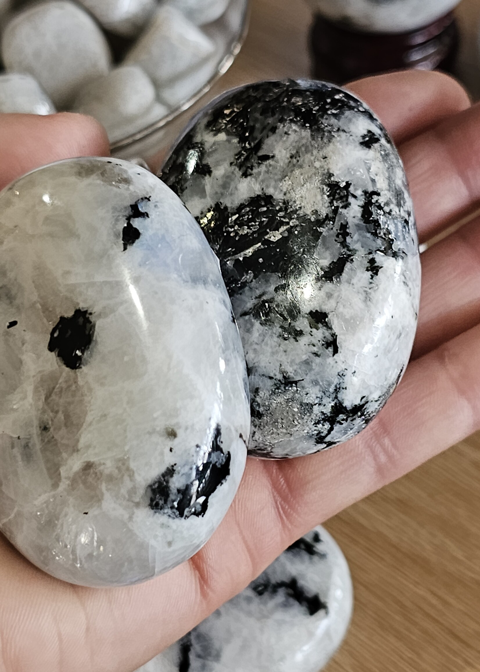 Rainbow Moonstone Palm Med 2.5x2x0.5