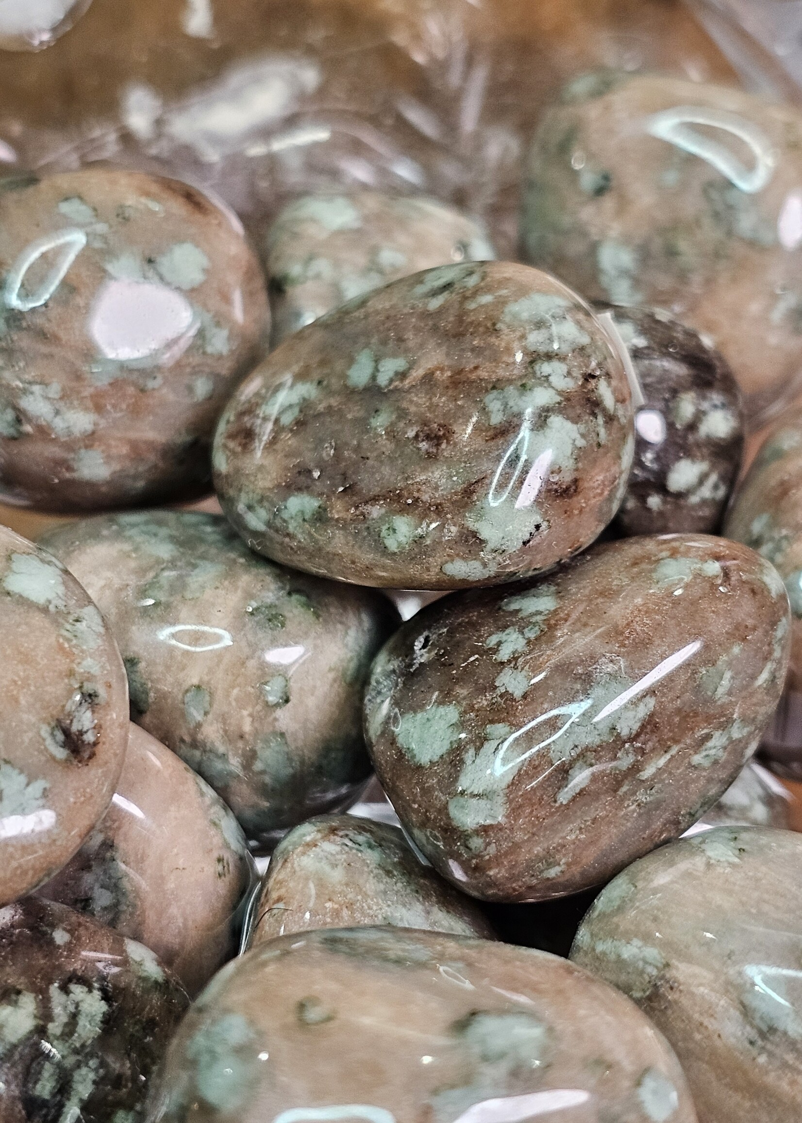 Nundoorite Tumbled: Nundora, Mootwingee, Australia