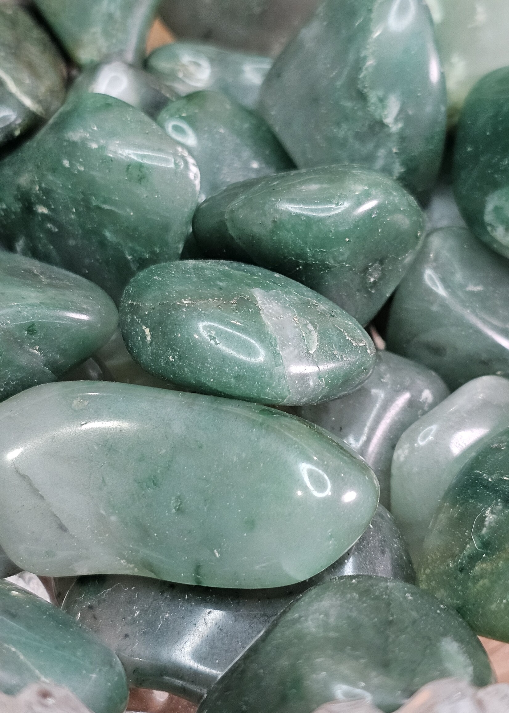 Green Chalcedony Tumbled, Medium