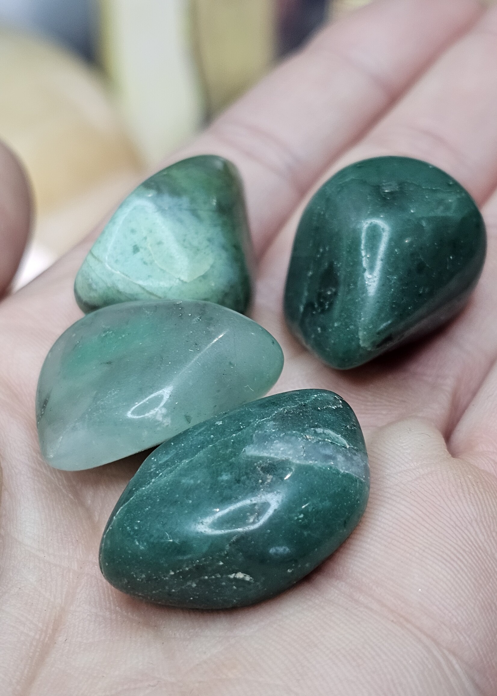 Green Chalcedony Tumbled, Medium