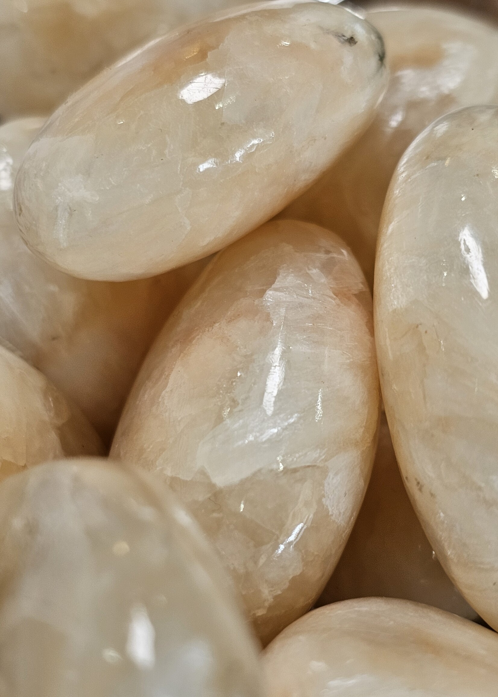 Stilbite Palm Stone 2x1.5"