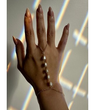 Baroque Pearl Hand Chain
