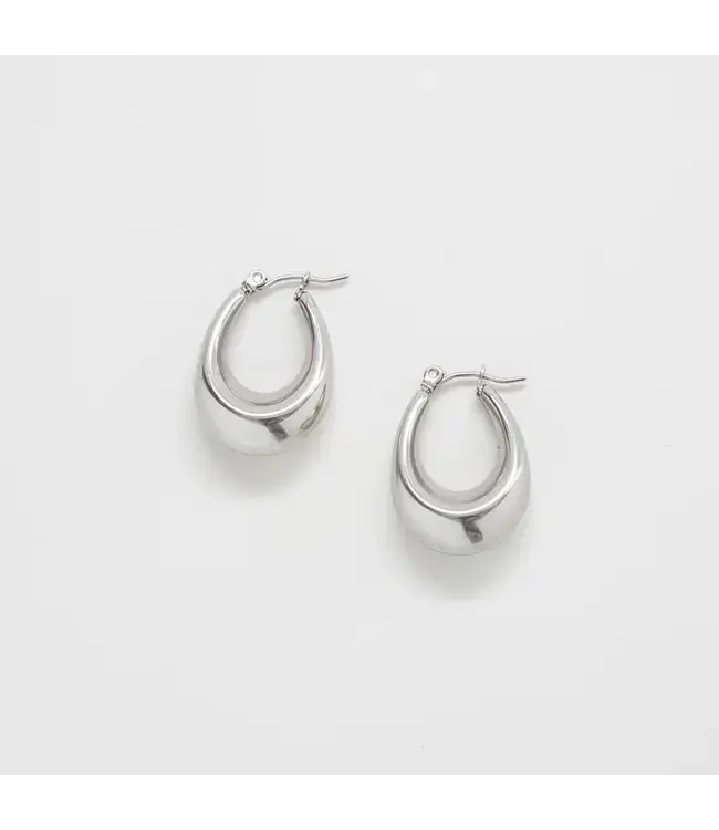 Carley Oval Hoop