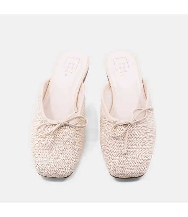 Andrea Flat