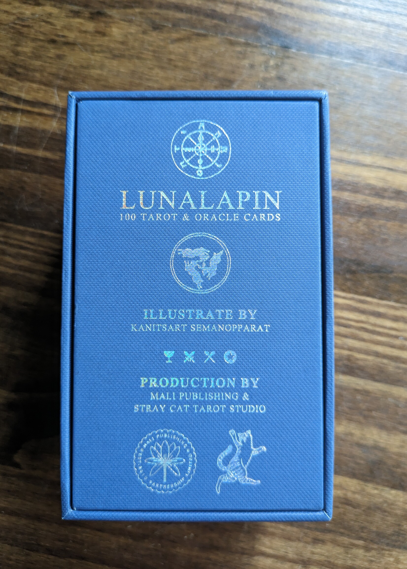 Lunalapin 100 Tarot & Oracle Cards by Kanitsart Semanopparat