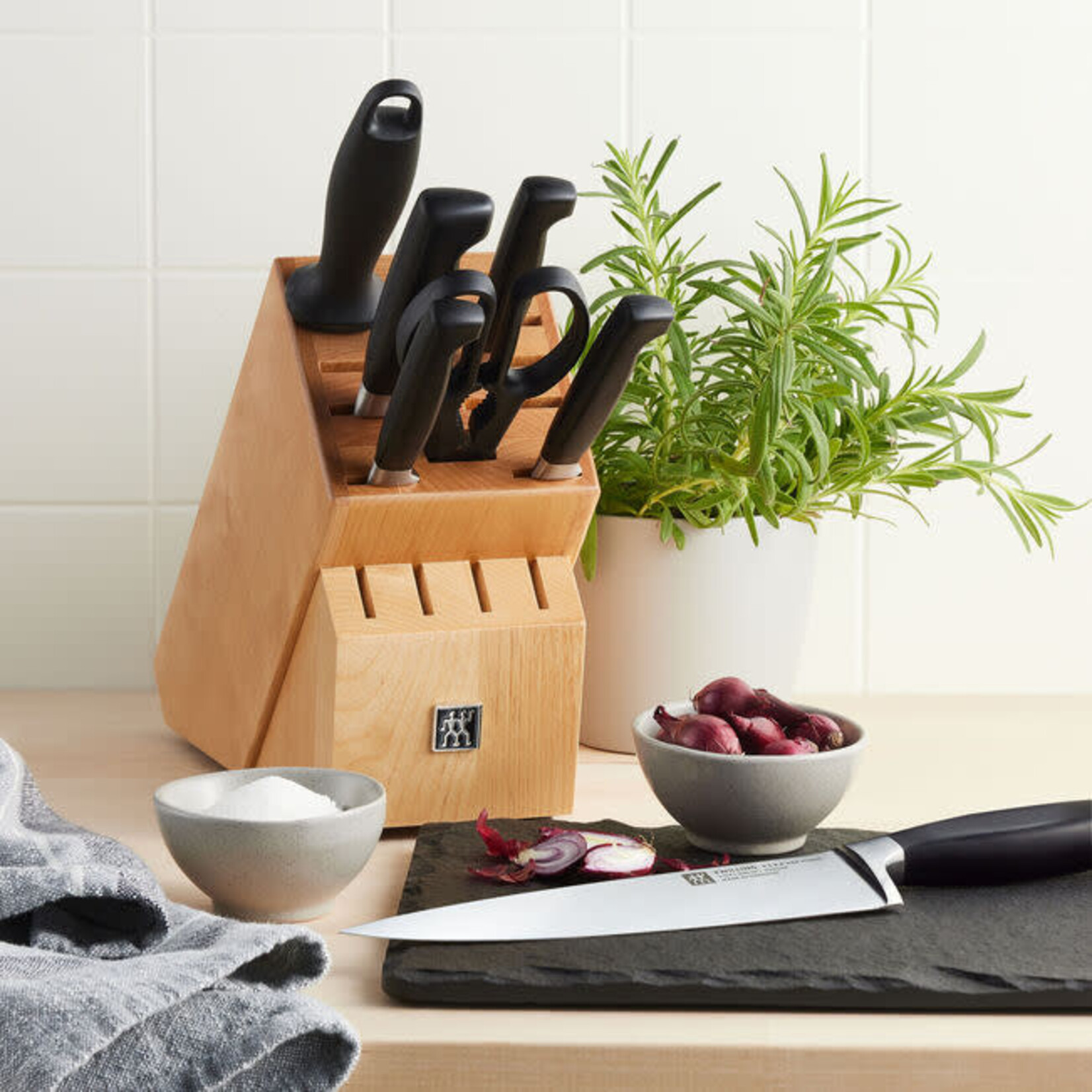 ZWILLING J.A. HENCKELS Ensemble de 8 couteaux FOUR STAR + 8 couteaux à steak