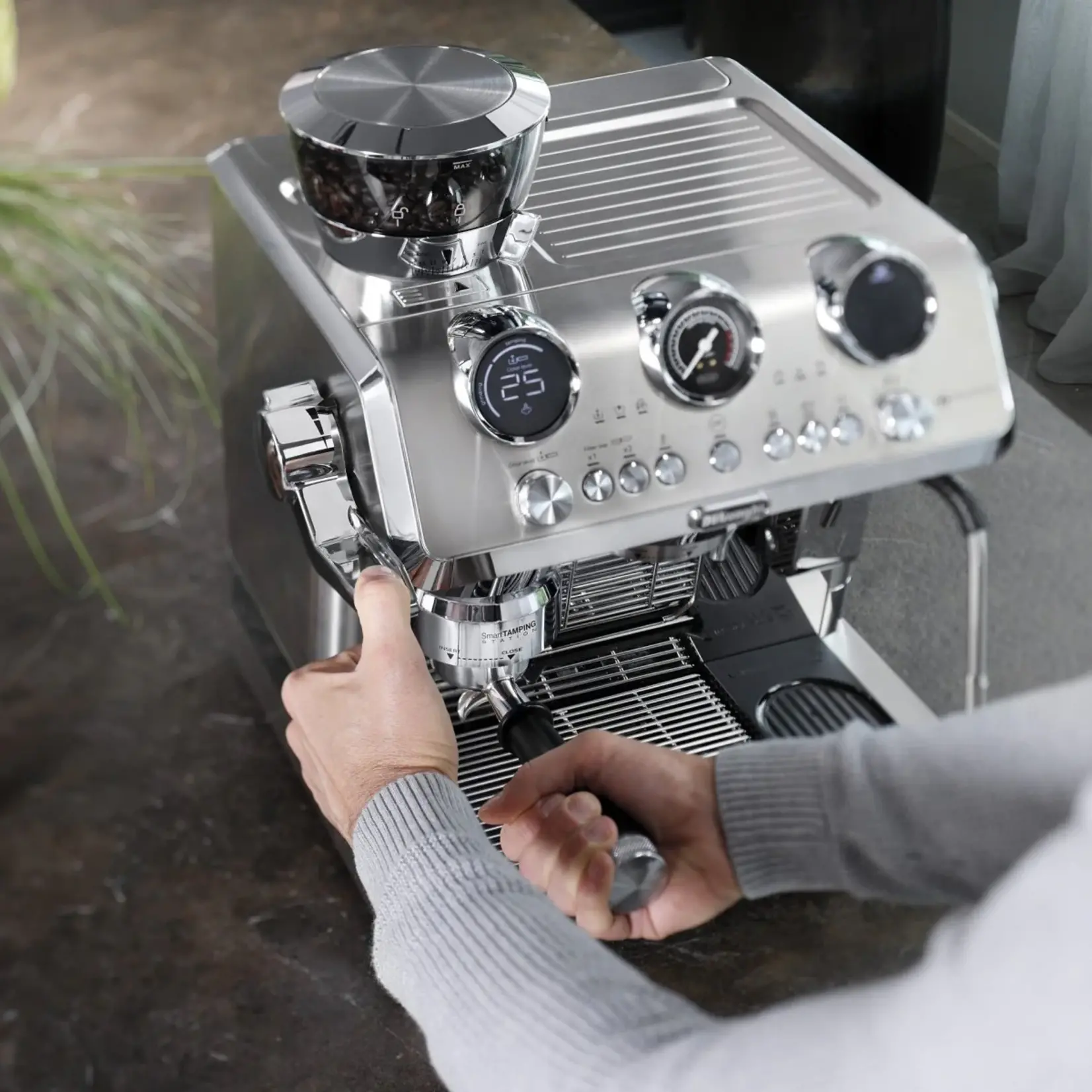 DELONGHI La Specialista Maestro Evo Semi-automatic Coffee Machine with Cold Brew