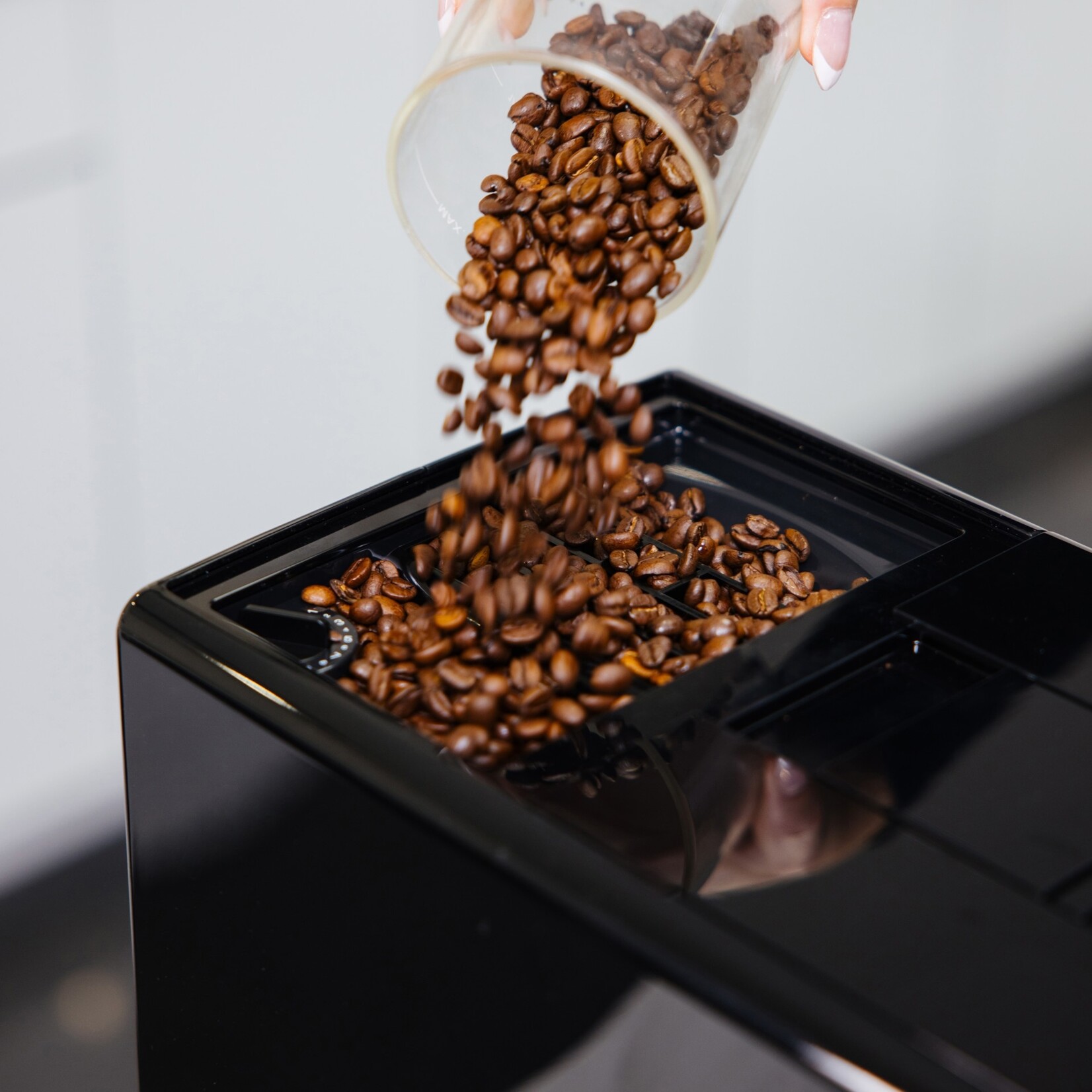 BELLUCCI Machine espresso automatique LATTETOUCH avec pichet à lait