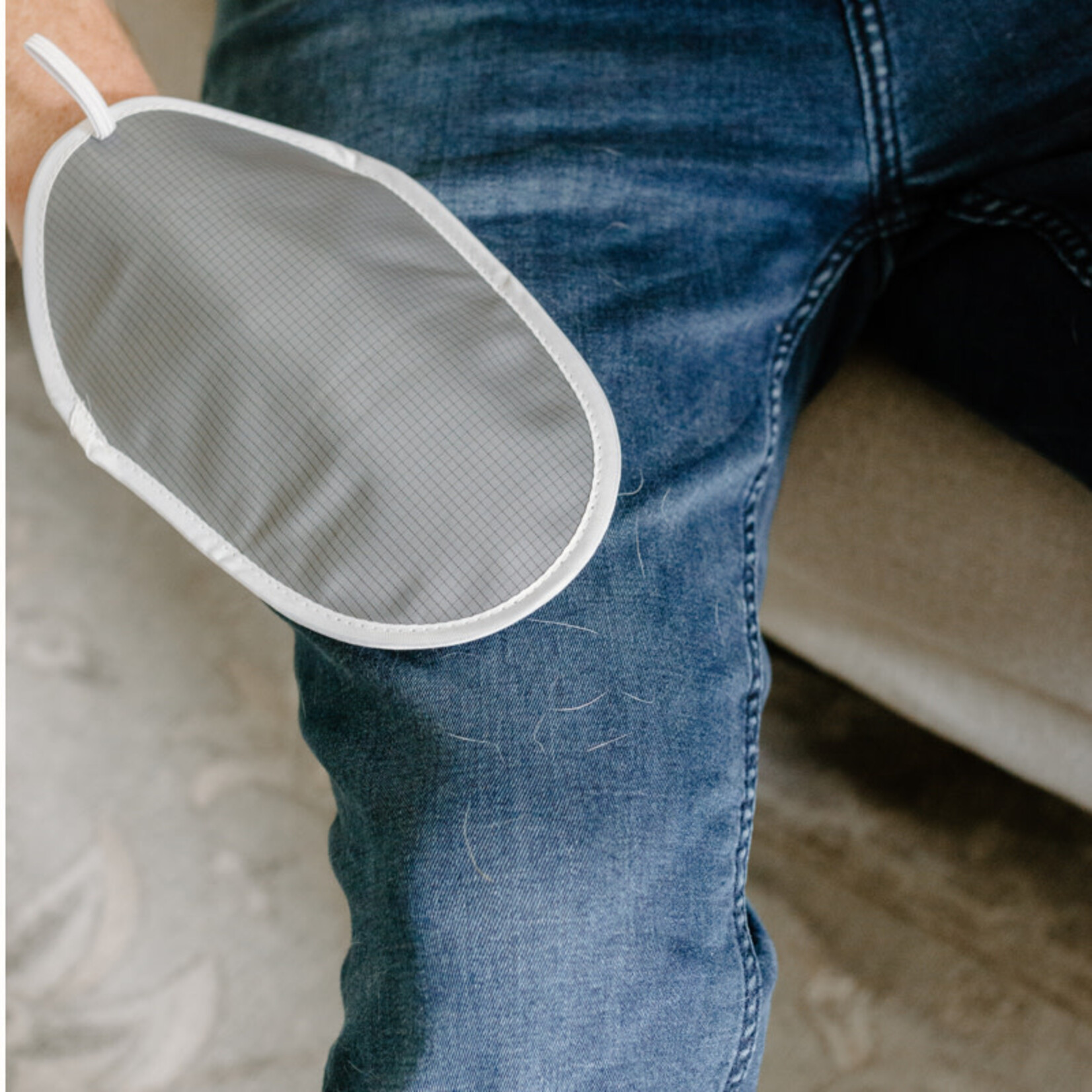 LOADS OF FUN Anti-Static Lint Removing Mitt