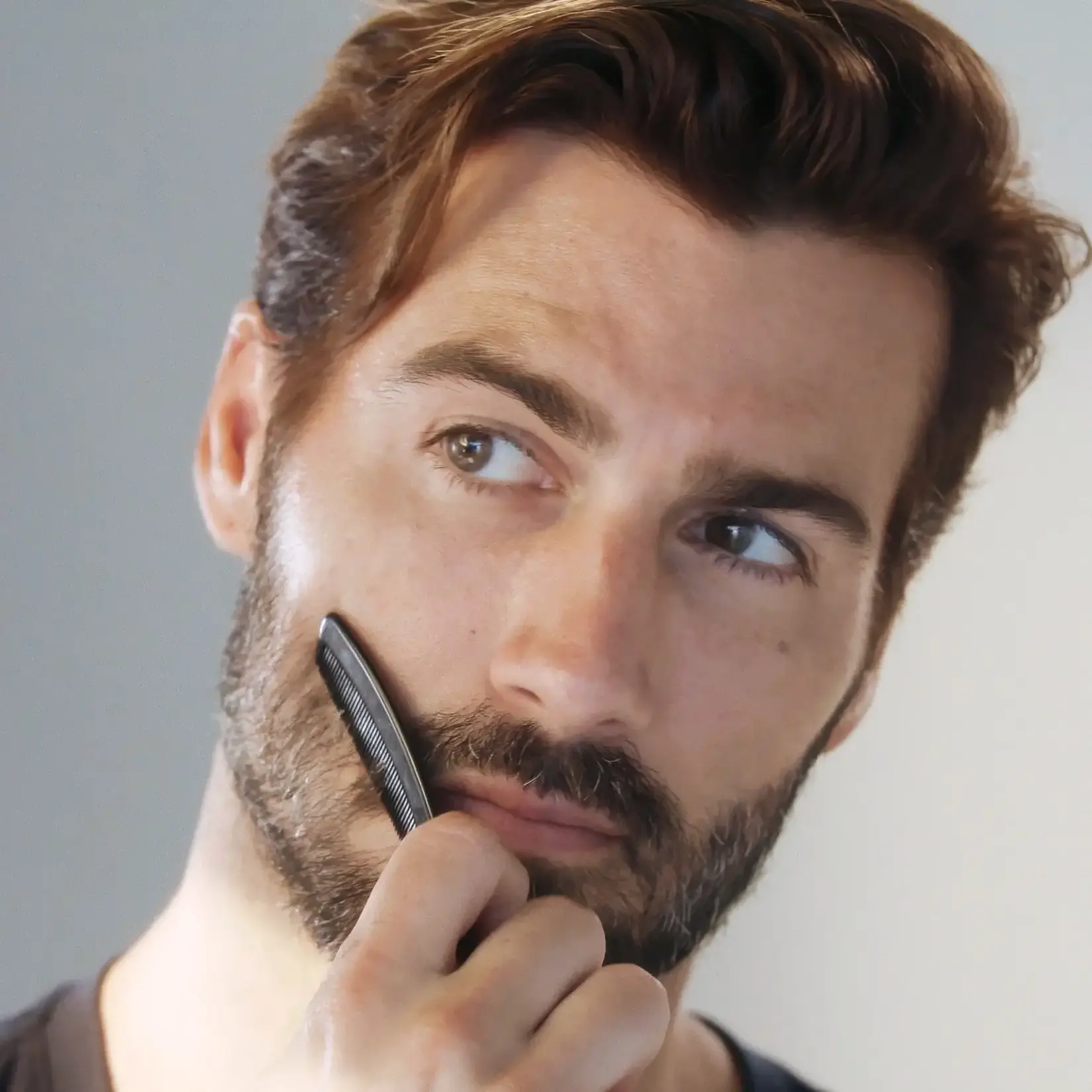TWEEZERMAN Moustache Scissors & Comb