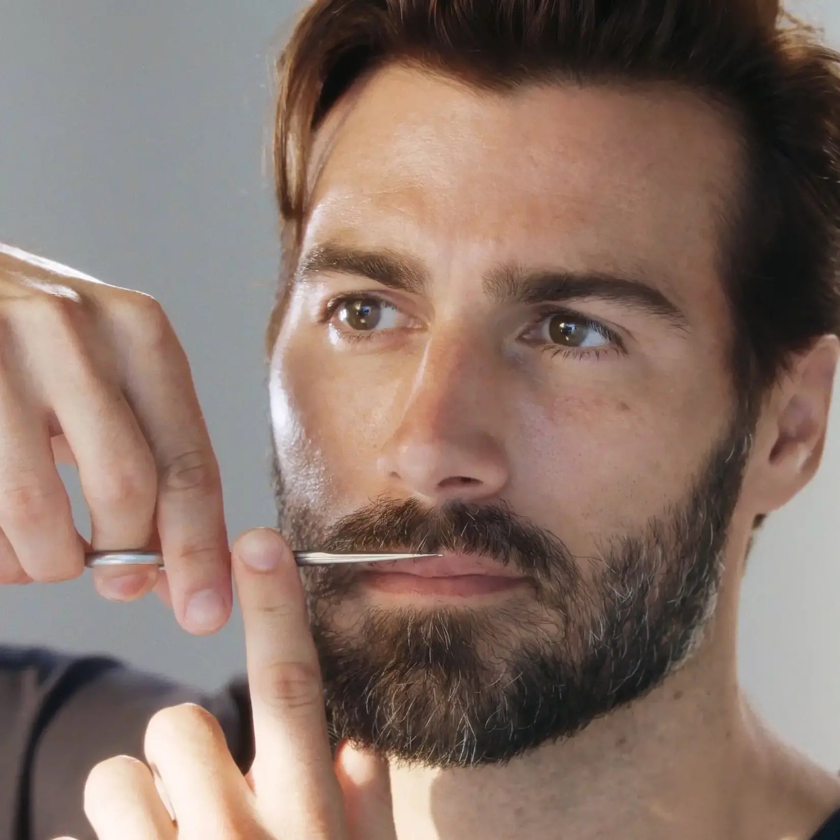 TWEEZERMAN Moustache Scissors & Comb